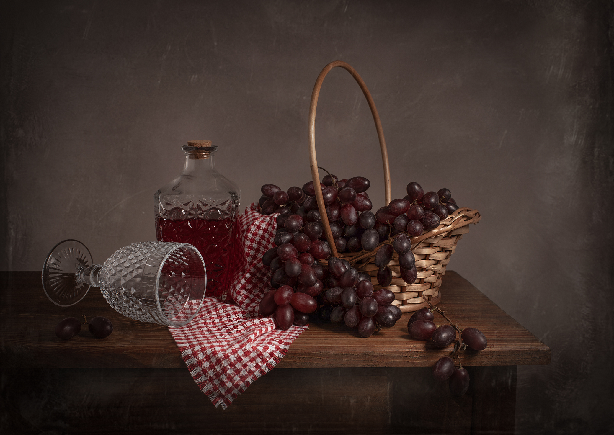 Still life, grapes, Liquor, light, texture, colors, Maria Margareth Perfoncio
