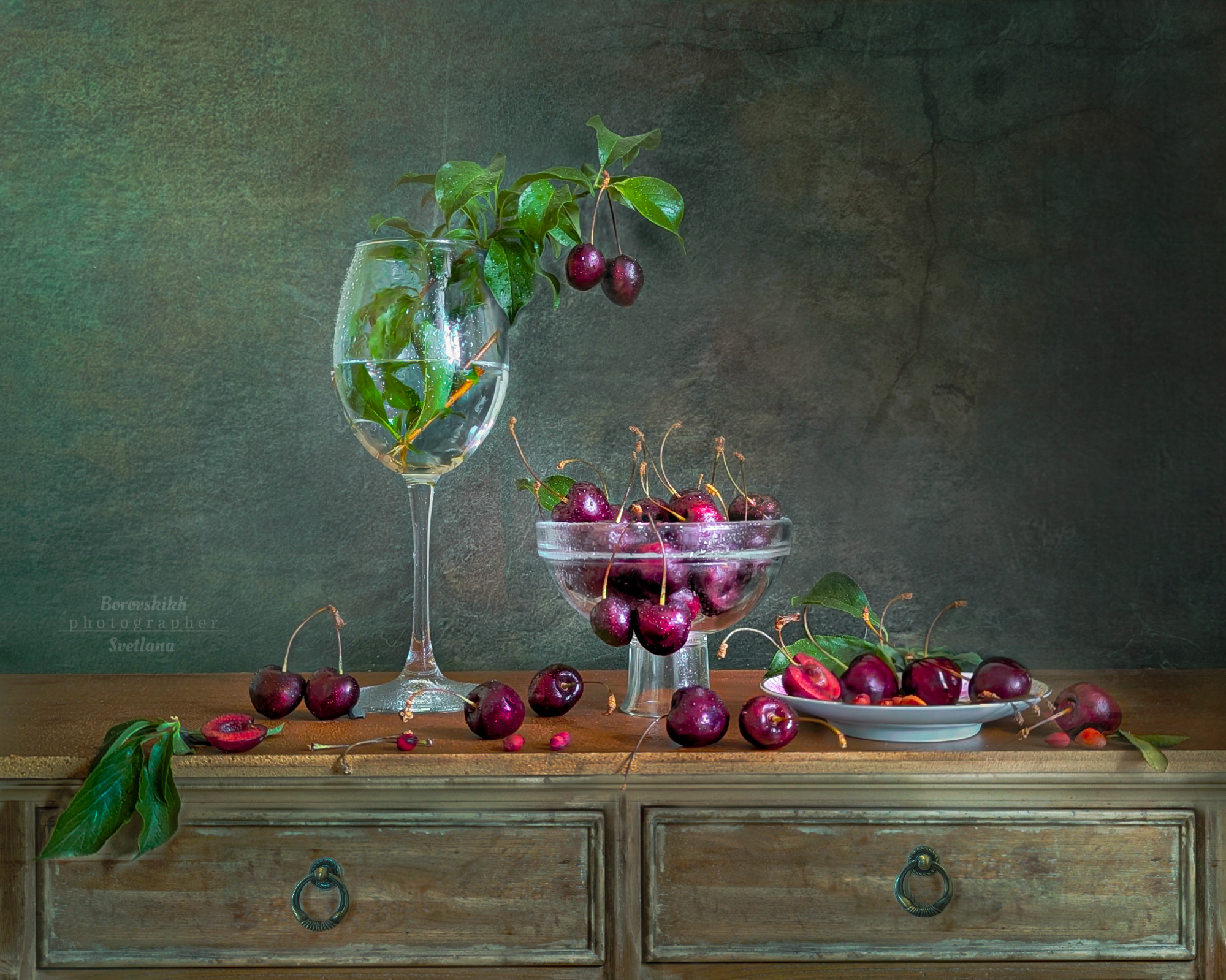 натюрморт, art_photo, darkphoto ,бокал, ягода, черешняфото на телефон, Боровских Светлана