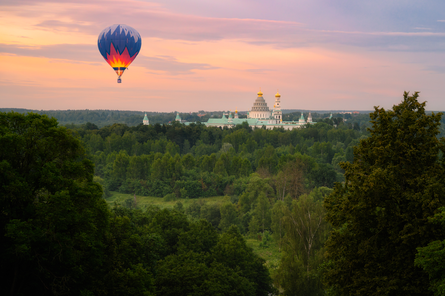 закат, московская область, россия, истра, лето, вечер, лес, храм, церковь, православие, монастырь, новый иерусалим, воздушный шар, Ракичевич Томислав