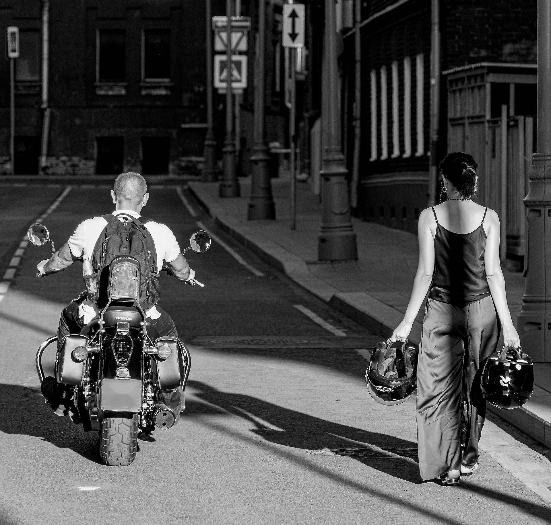 мотоцикл, молоциклист, пара, мужчина, женщина, поездка, вдвоем, вечерний город, отношения, BNW, motorcycle, motorcycle rider, couple, man, woman, trip, together, evening city, relationship, Лебедев Кирилл