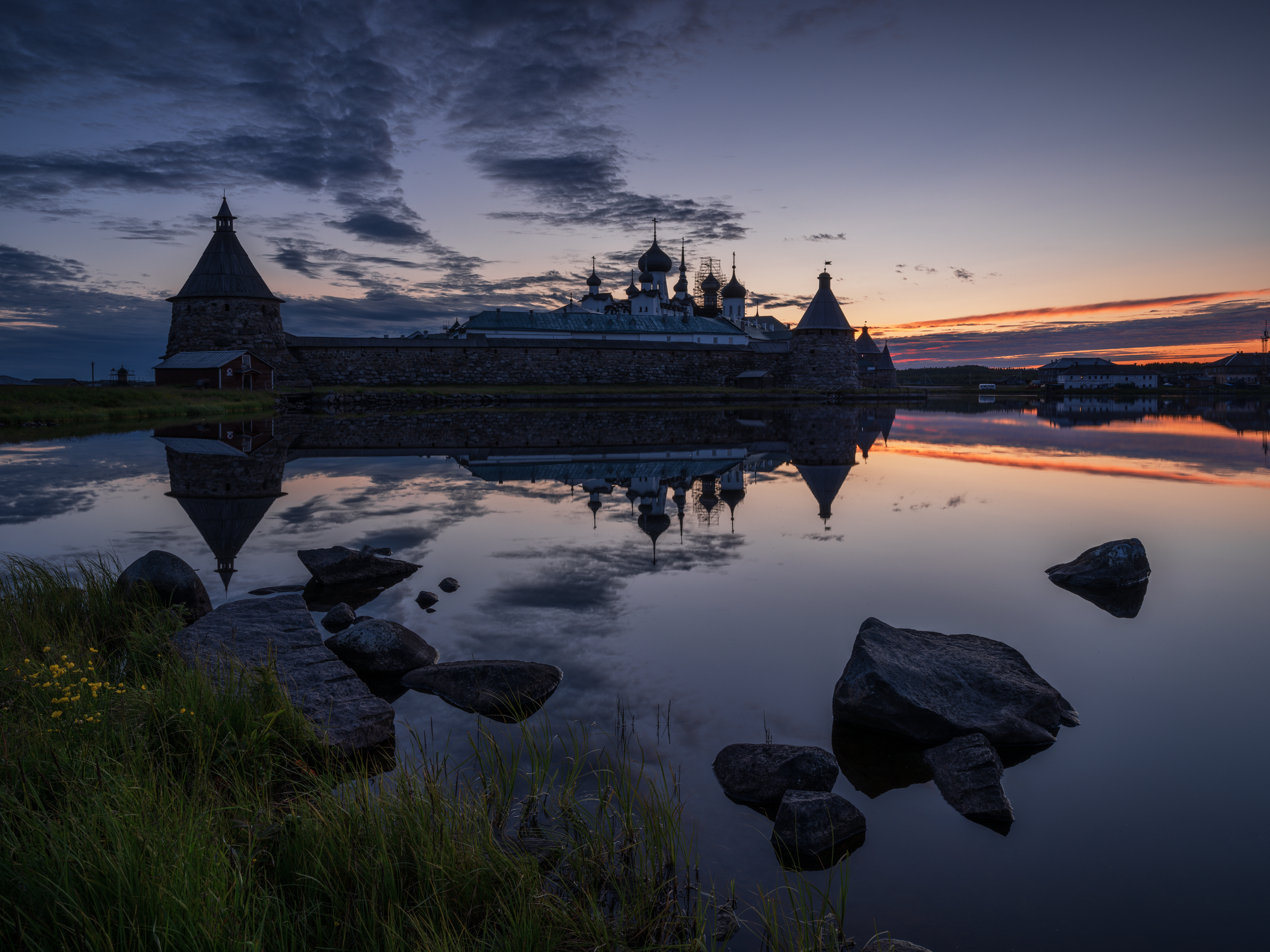 соловки, соловецкие острова, соловецкий монастырь, святое озеро, белая ночь, полночь, Олег Зверев