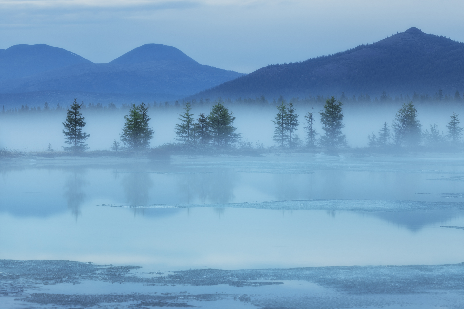 Озеро_Момонтай пейзажи_Колымы Магаданская_область июньский_лёд рассвет утро белые_ночи туман, Шишкин Дмитрий