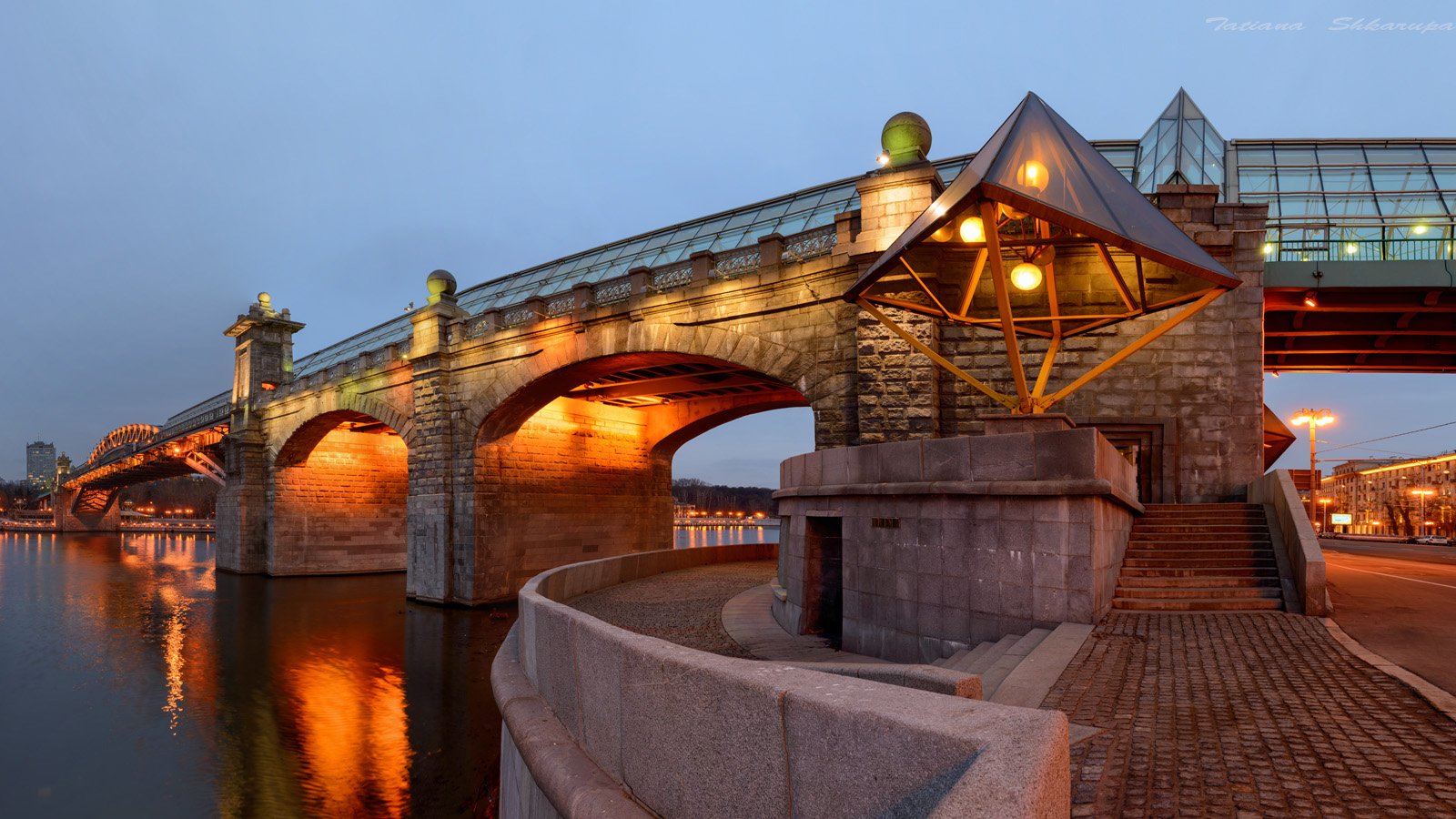 мост на парке культуры