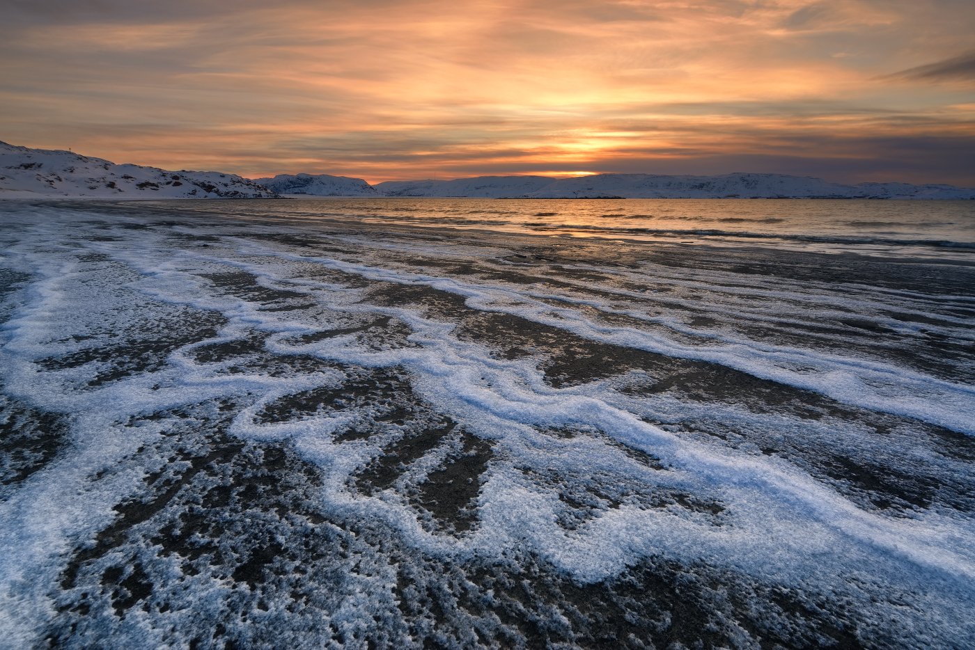 Почему черное море холодное сегодня. Баренцево море Холодное. Баренцево море в феврале. Баренцево море зимой. Баренцево море фото зимой.