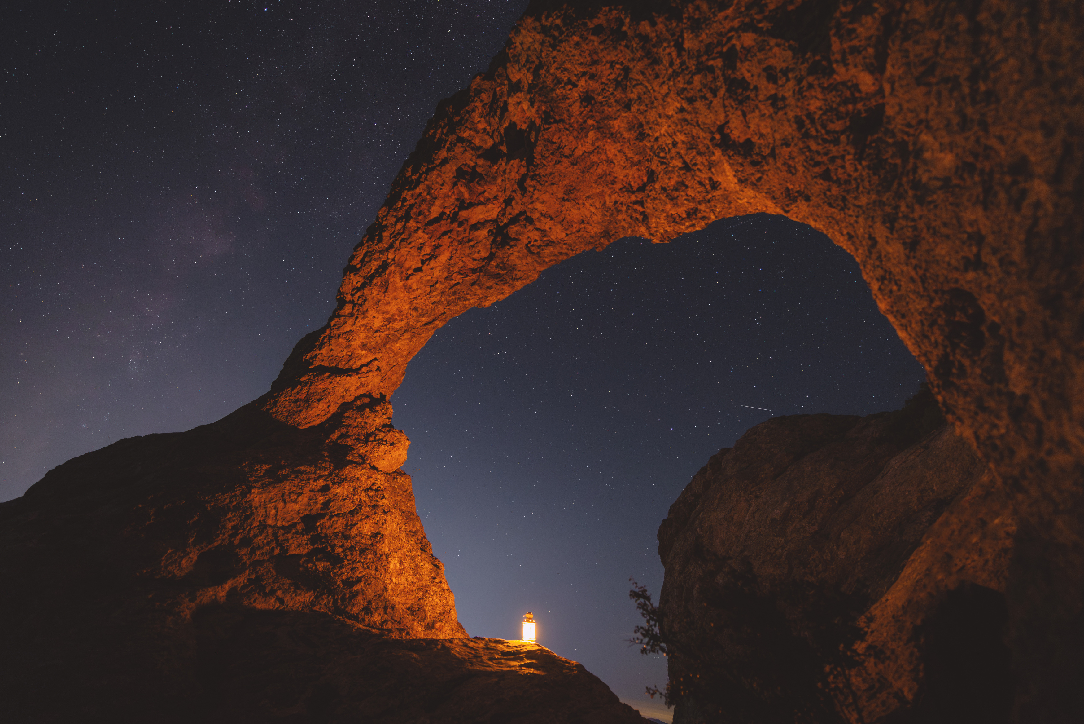 ночь, млечный путь, каменная арка, крым, фонарь, Petrov Viktor