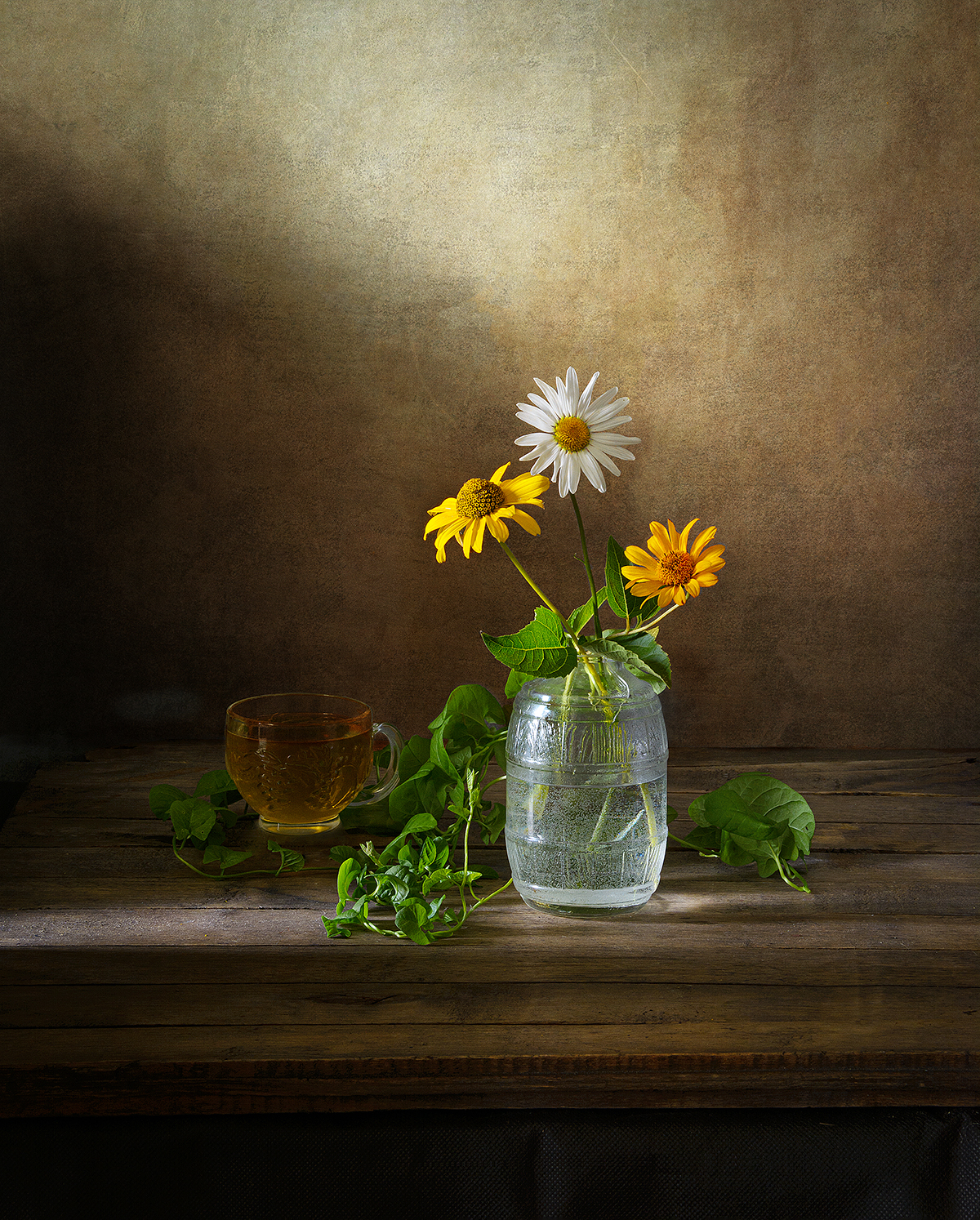 ваза, цветы, стеклянная кружка, чай, цветы, ромашка, желтый, Алексей Бычков