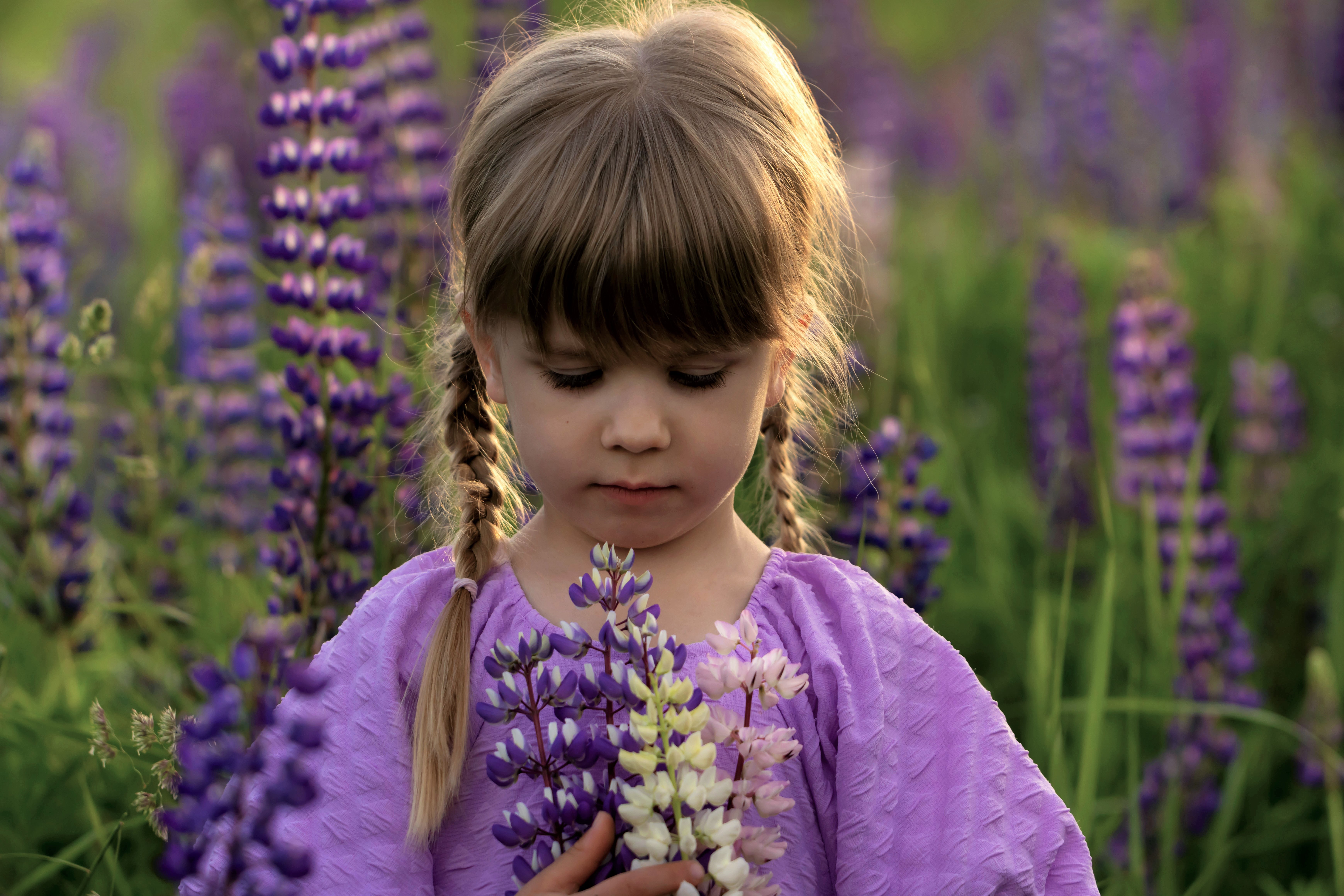Девочка, портрет, лето, цветы, люпины, Герцен Наталья