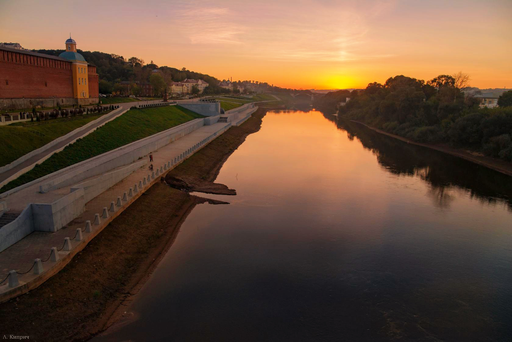 смоленск, река днепр, городской пейзаж, архитектура,крепостная стена, вечер, отражения, набережная, Лидия Киприч