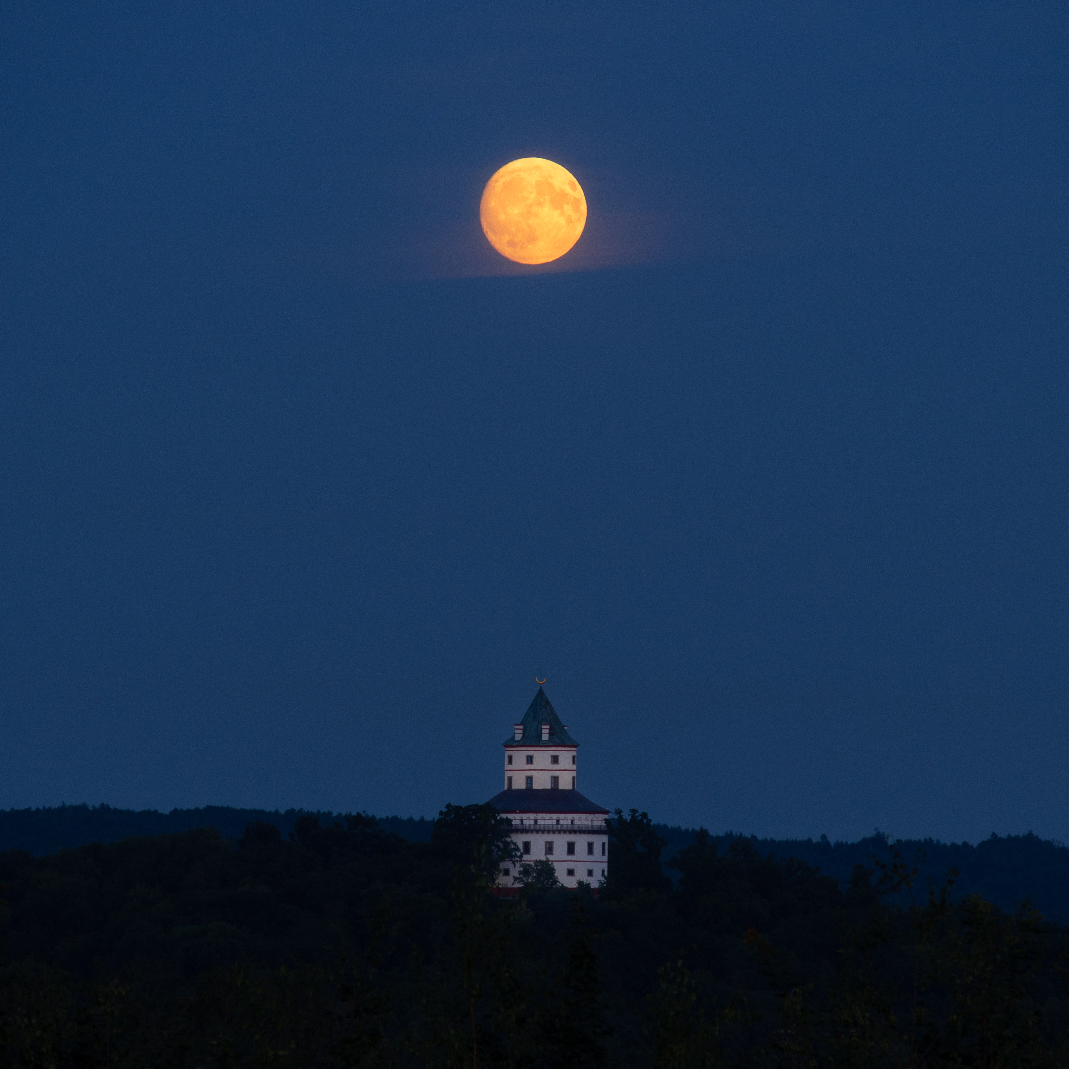 moon,full moon,czechia,olympus,castle,night,minimalistic, Slavomír Gajdoš