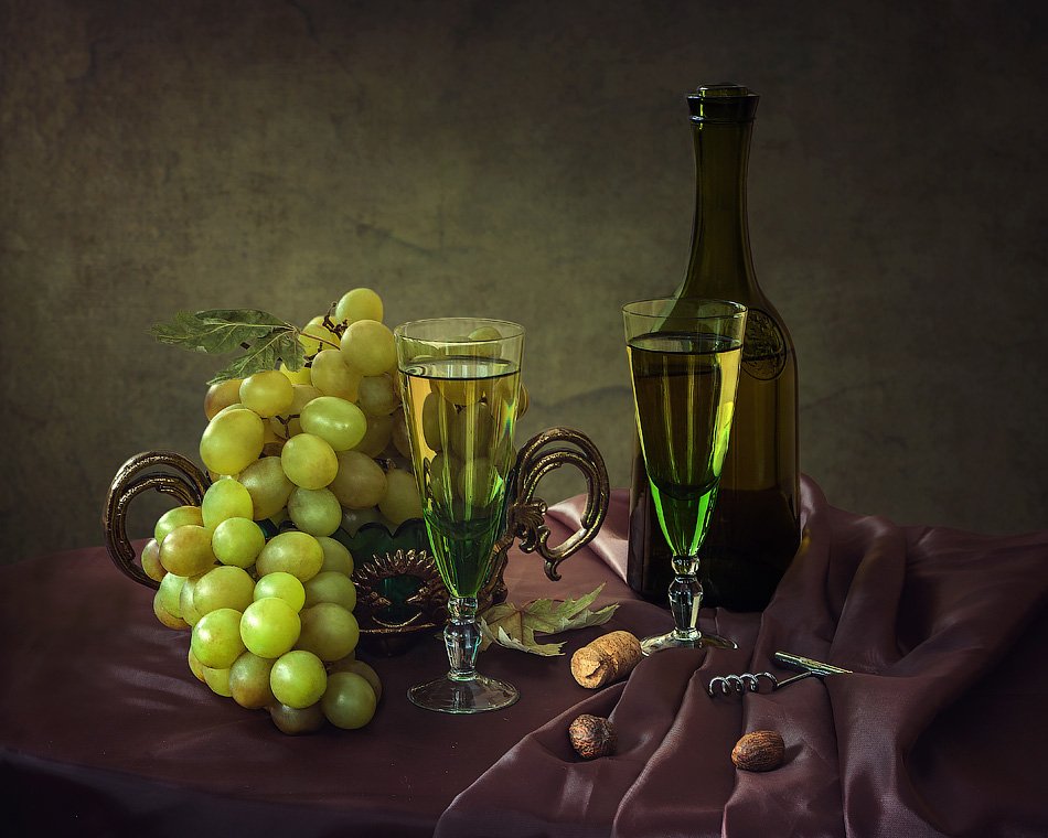 натюрморт, виноград, вино, бокал, бутылка, мускатный орех, Ирина Приходько