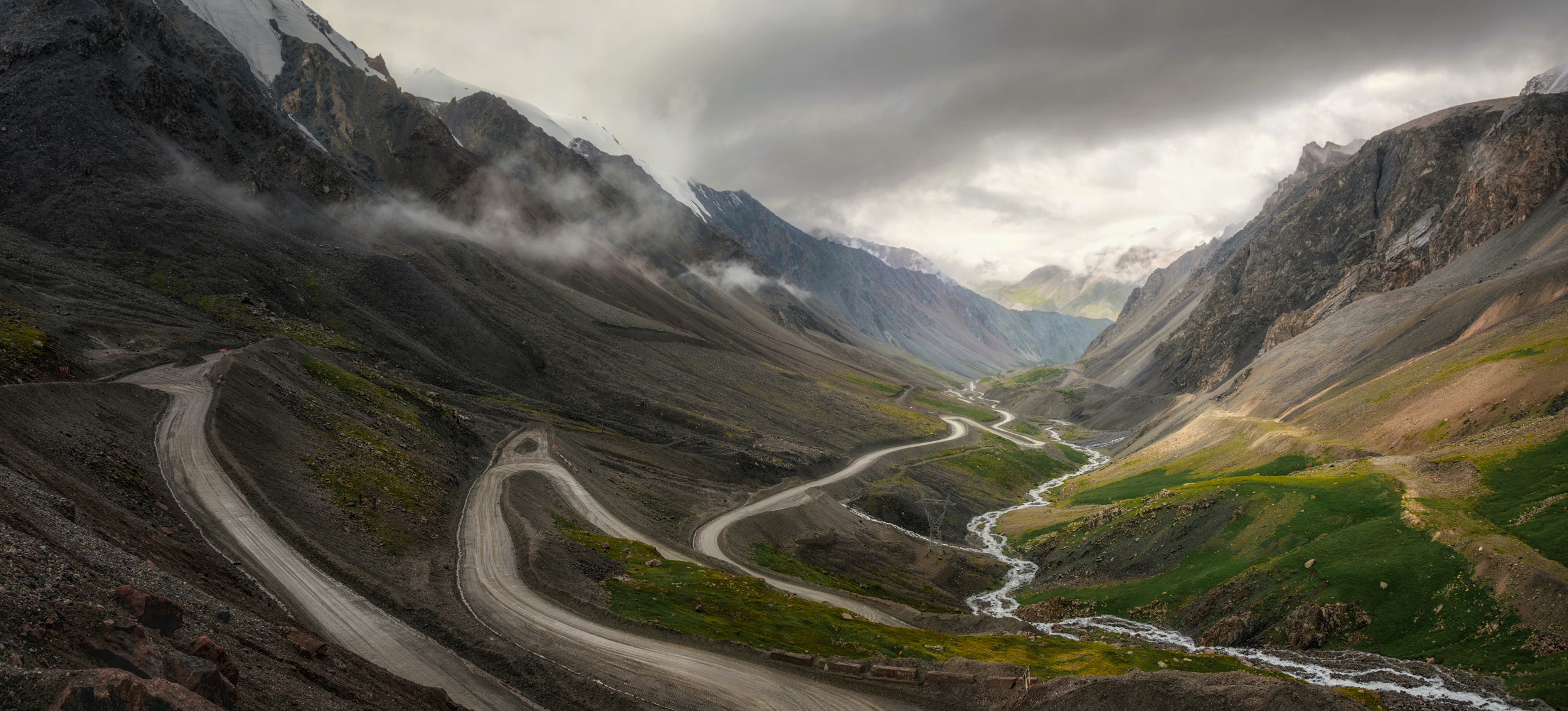 киргизия, горы тянь-шань, ущелье барскаун, дорога на золотодобывающий рудник кумтор, Кетова Вера