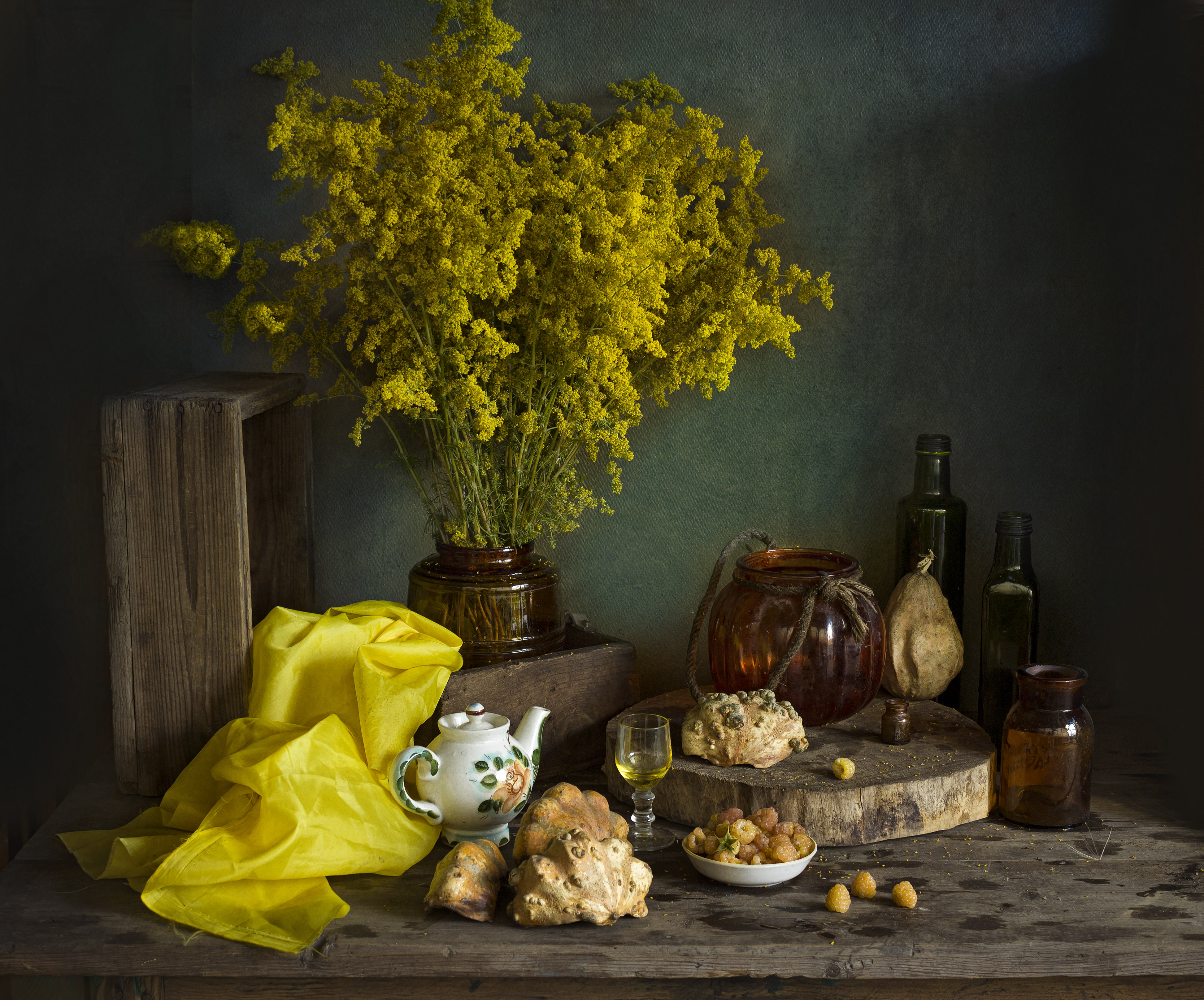 букет цветов, золотарник, малина, бутыль, чайник, Зимина Лионелла