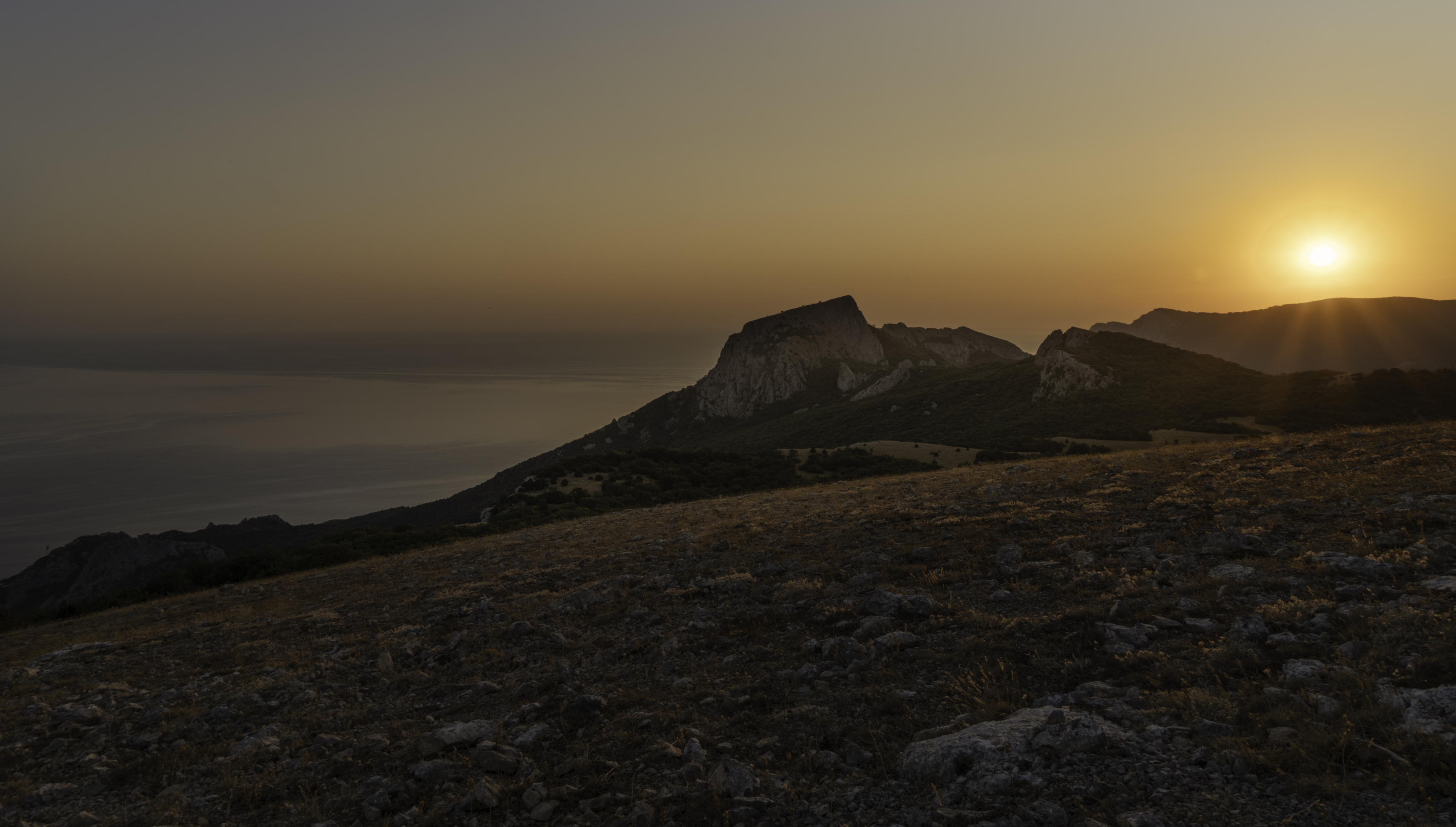 Россия, Крым, Севастополь, Байдарские ворота, гора Челеби-Ярун-Бели, закат, Гаврилов Юрий