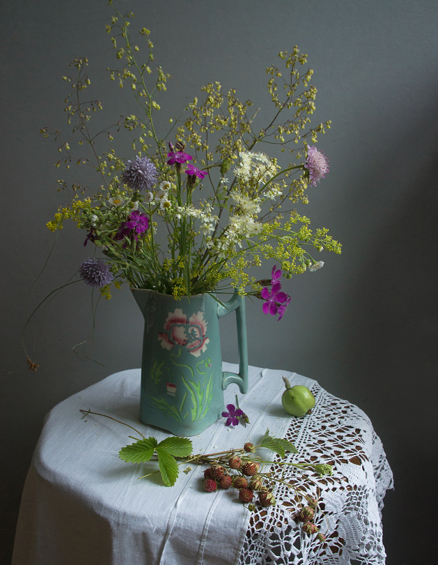 букет, клубника полевая, цветы, кувшинчик, Елена Колеснева