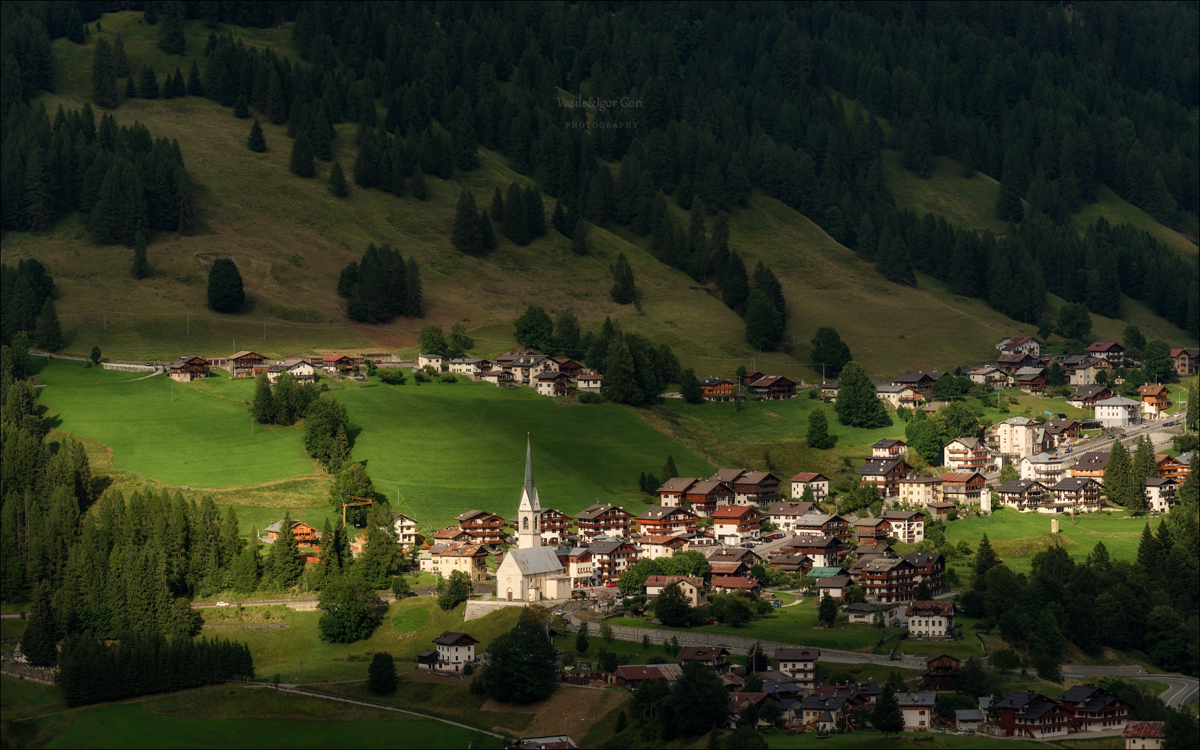 доломитовые альпы,италия,village,лето,mountain,деревня,церквушка,monte pelmo,santa lucia,тени,alps,лиственница,dolomites,свет,selva cadore,church, Гори Василий