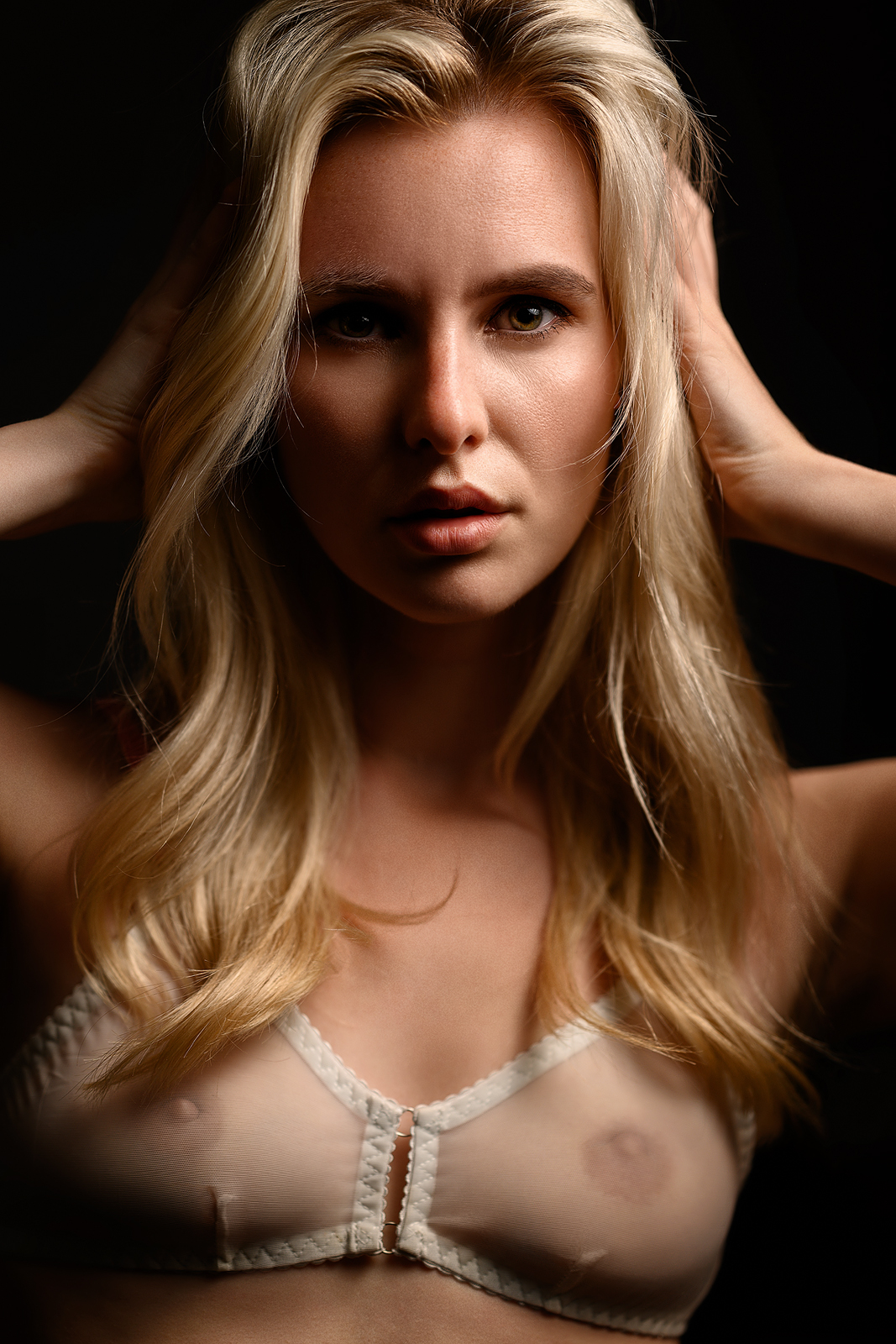 блондинка, blonde, бюстгальтер, bra, соски, nipples, обнаженная, naked, ню, nu, Владимир Романовский