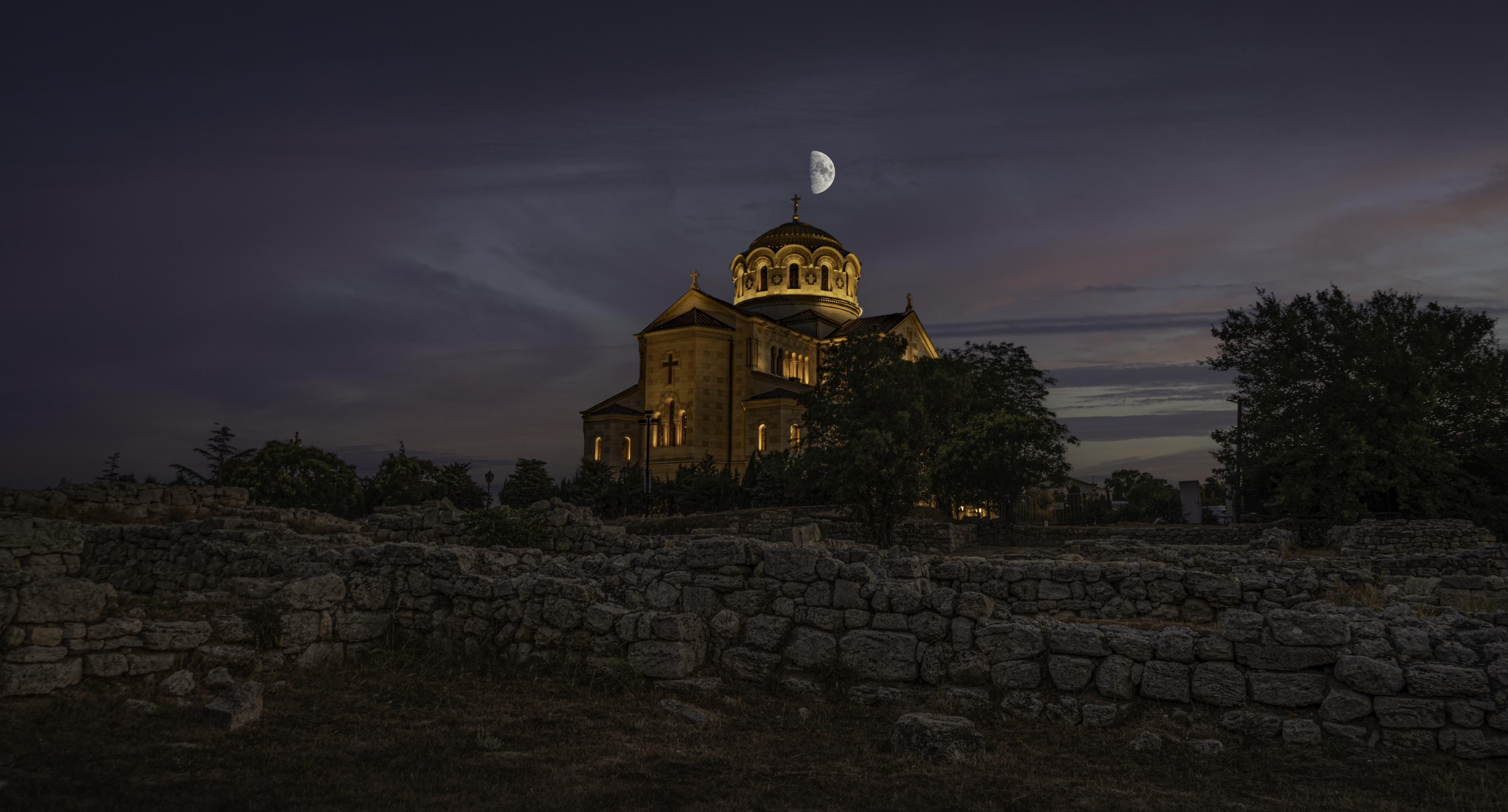 Россия, Крым, Севастополь, Херсонес Таврический, Свято-Владимирский собор, луна, Гаврилов Юрий