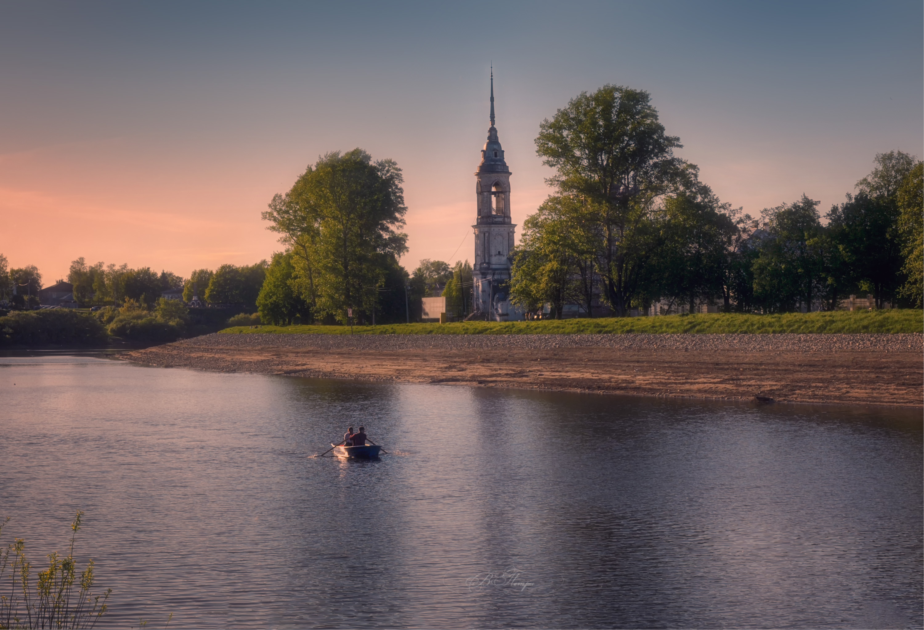 речка лодка церковь деревья, Вера Петри