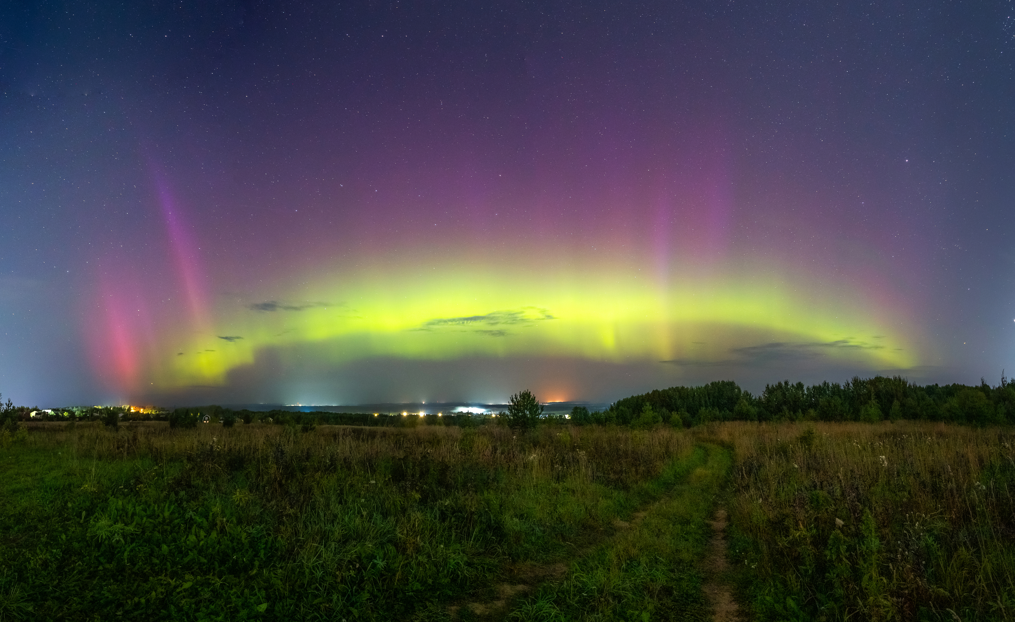 небо, звезды, полярное, сияние, северное, 2024, лето, поле, горизонт, пейзаж, Киров, Вятка, дорога, корона, вспышка, Панагушин Сергей