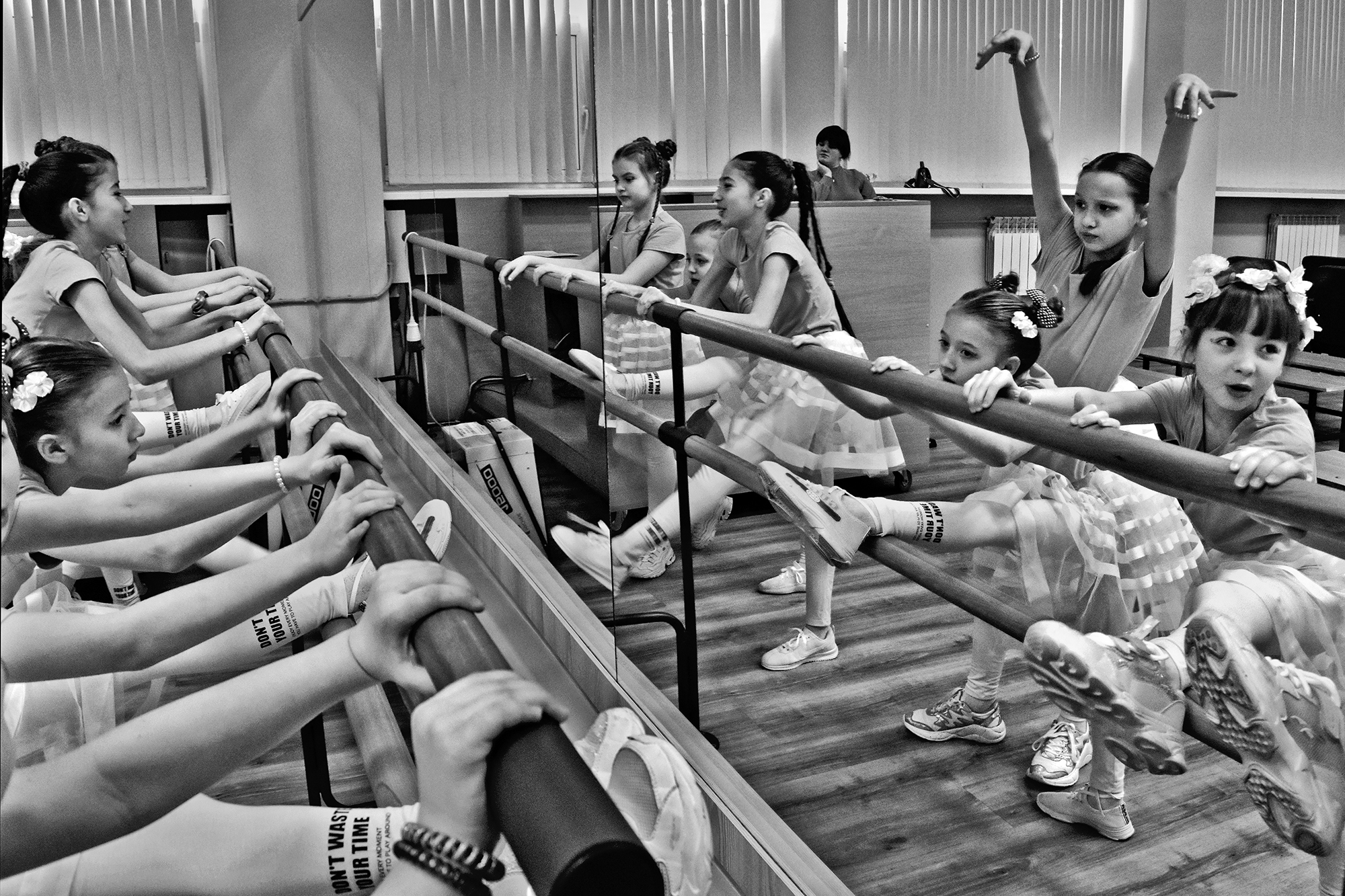 дети, девочка, танцы, чб, апатиты, руки,, Николай Смоляк