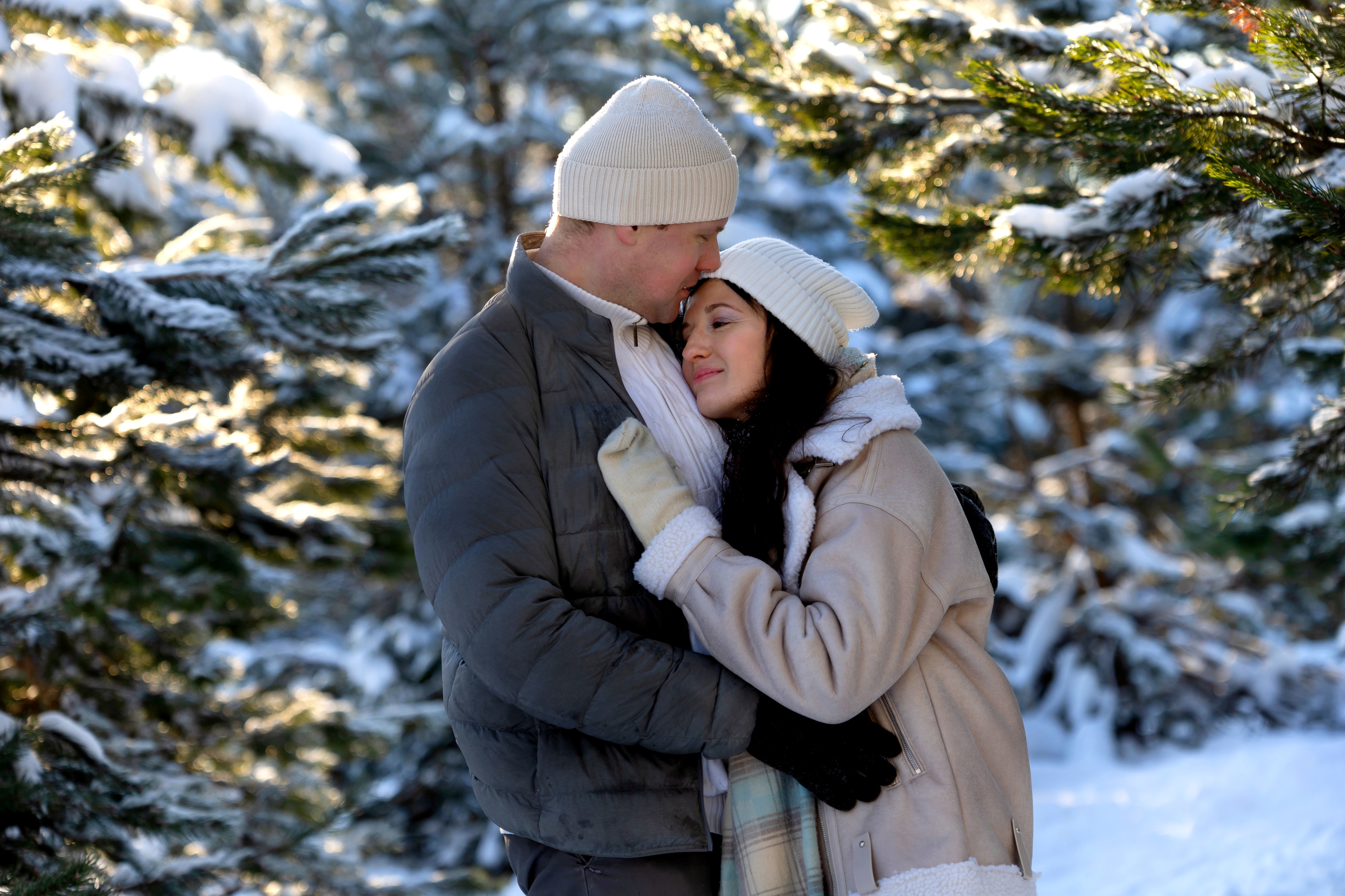 Мужчина и женщина, семья, воскресный день, январь зима, солнце, лес, Герцен Наталья