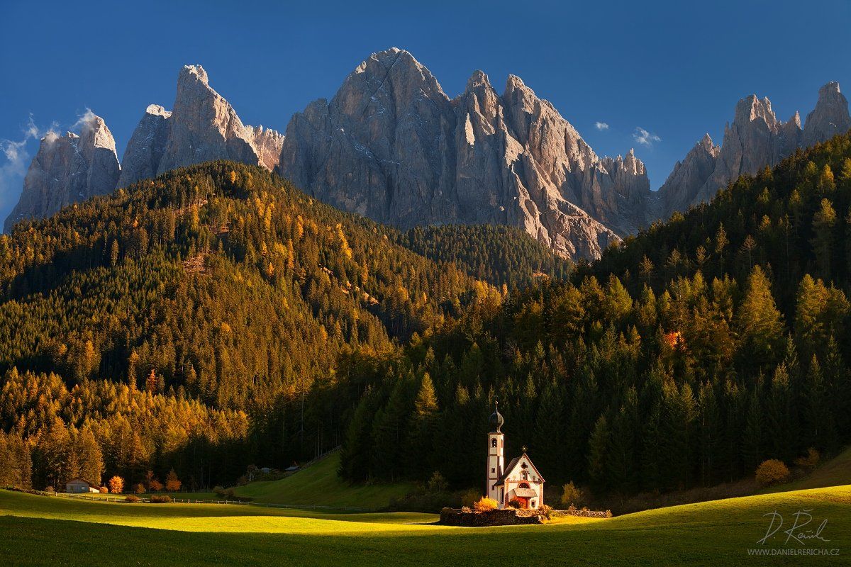 Europe, Italy, Italia, Alps, Italien, Alpen, Dolomiti, Dolomites, Funes, St. Johann, Val di Funes, Dolomiten, Le Odle, St. Magdalena, S.Madalena, Geisler, Odles, church, autumn, evening colors, evening light, sky, mountains, peaks, meadow,  trees, landsca, Daniel Rericha