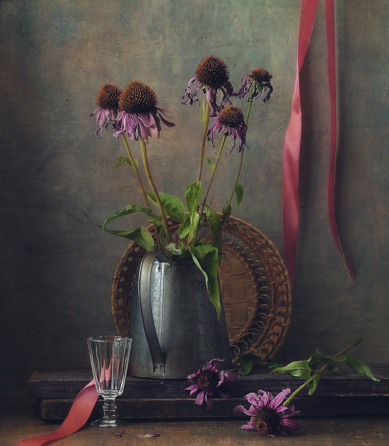 натюрморт,цветы,увядание,эхинацея,кувшин,рюмка,лента, Наталия К