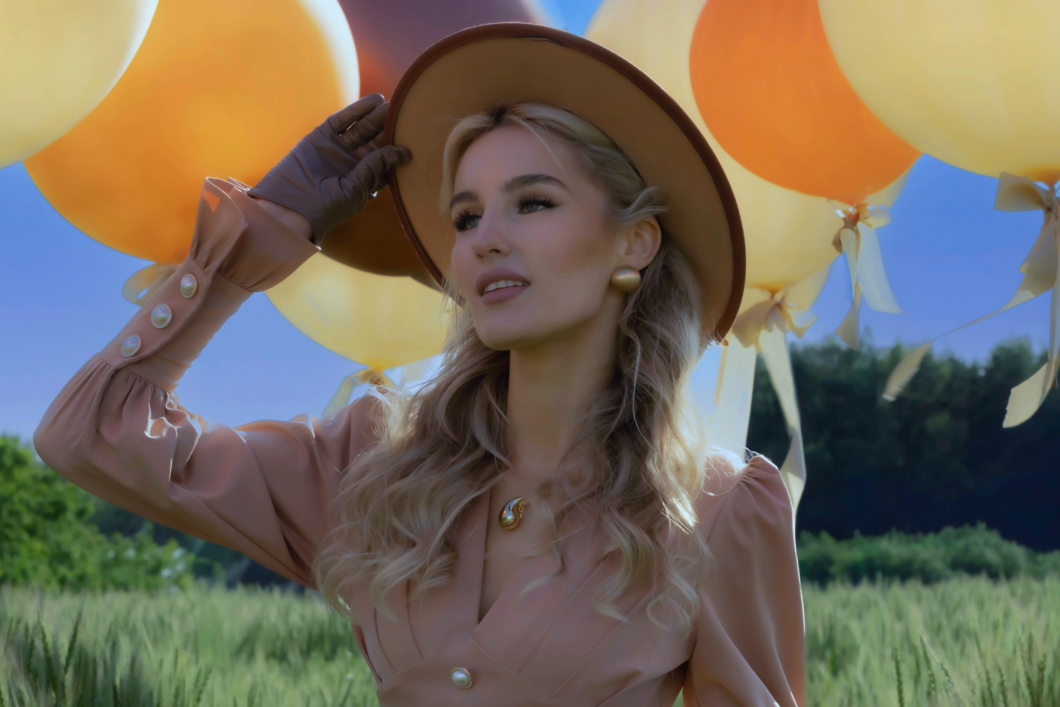 Девушка, лето, воздушные шары, шляпка, поле, лес, Герцен Наталья