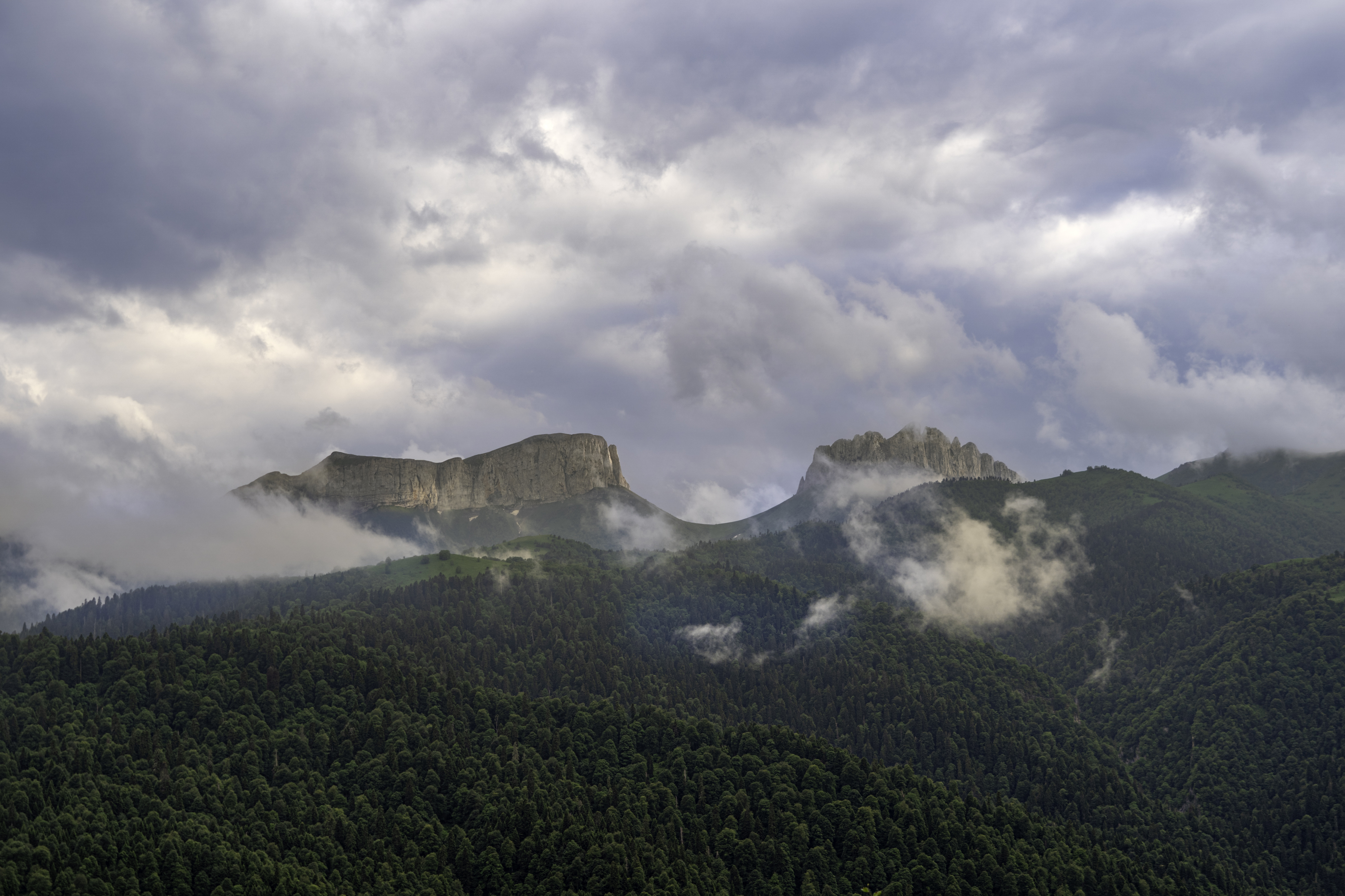 Россия, Краснодарский край, Мостовской район, Бароновы поляны, Чёртовы ворота, Восточный и Западный Ачешбоки, Гаврилов Юрий