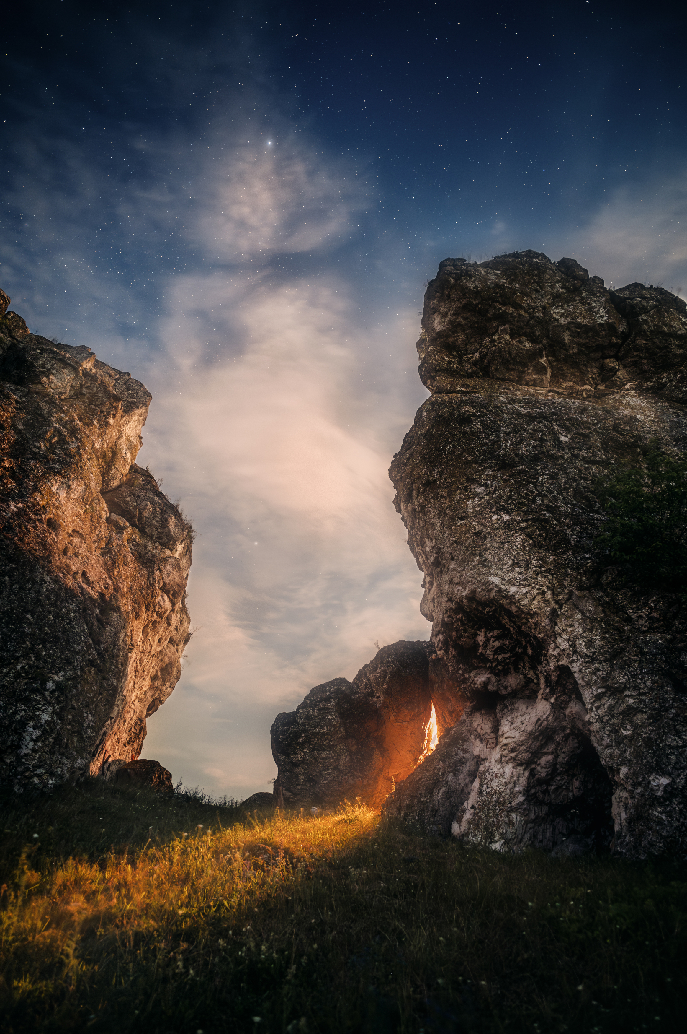 ночь, огонь, скалы, звёзды, небо, природа, пейзаж, костёр, гармония скалы, огонь, жизнь, люди, ночь, звёзды, природа, рождение, свет, тайна, символ, Oleg Suhenko