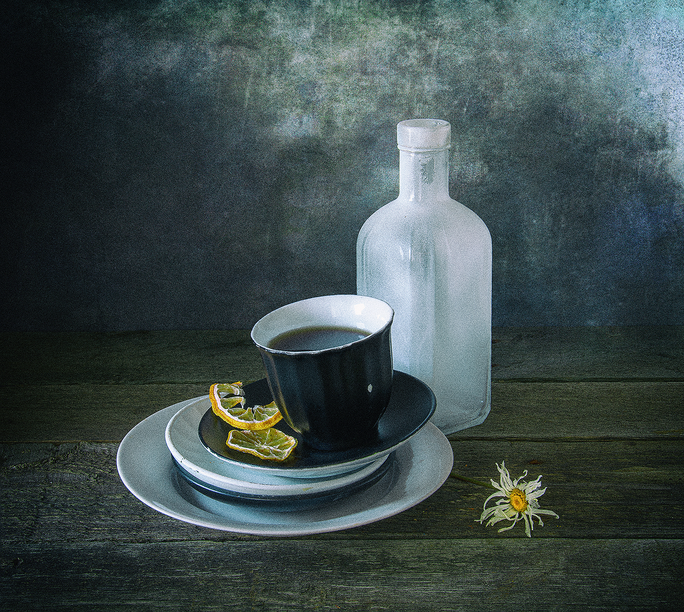 тарелка, чашка, лимон, бутылка, цветок, ромашка, Алексей Бычков
