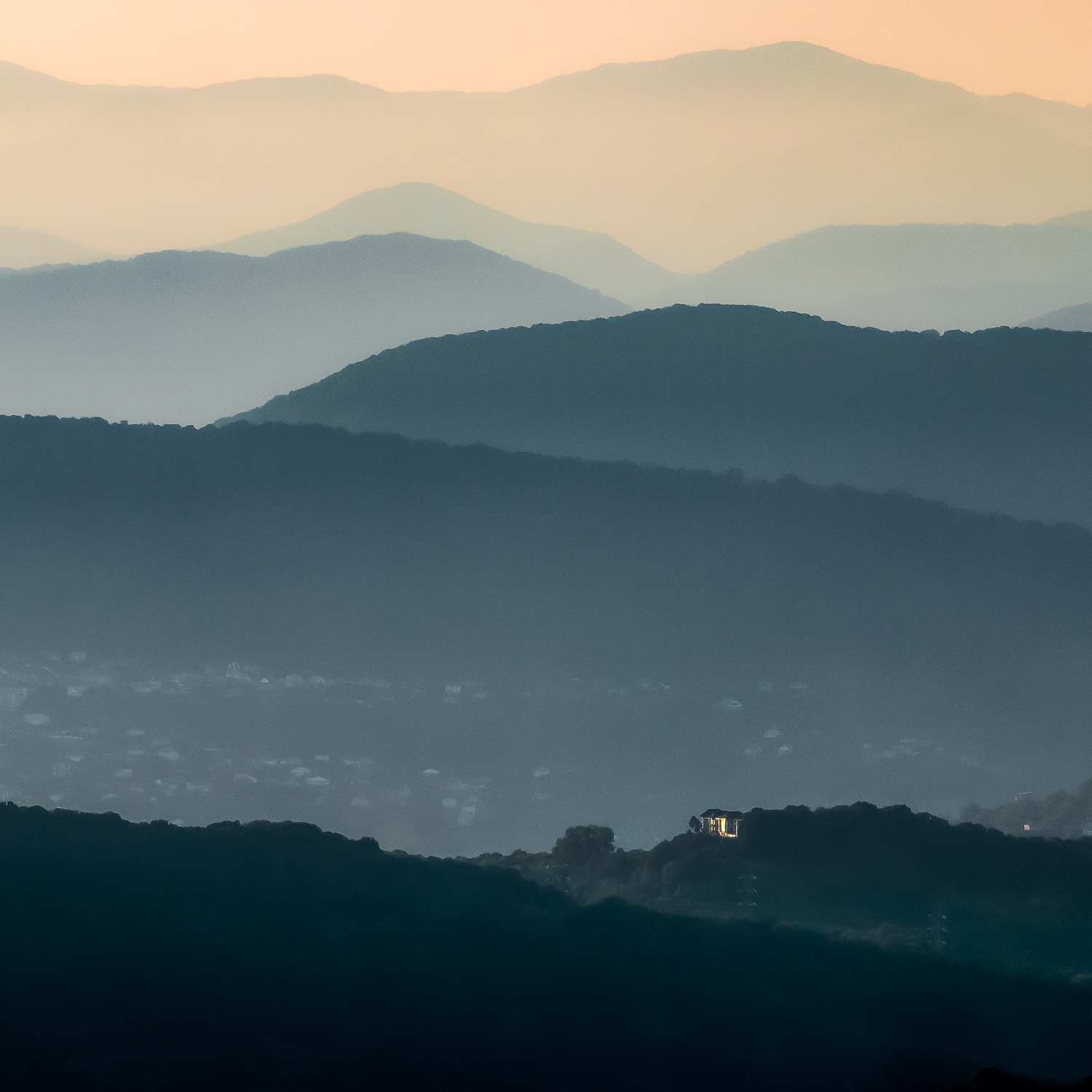 Сочи, вечер, горы, туман, закат, лето, небо, домик, хижина, леса, многоплановость, Панагушин Сергей
