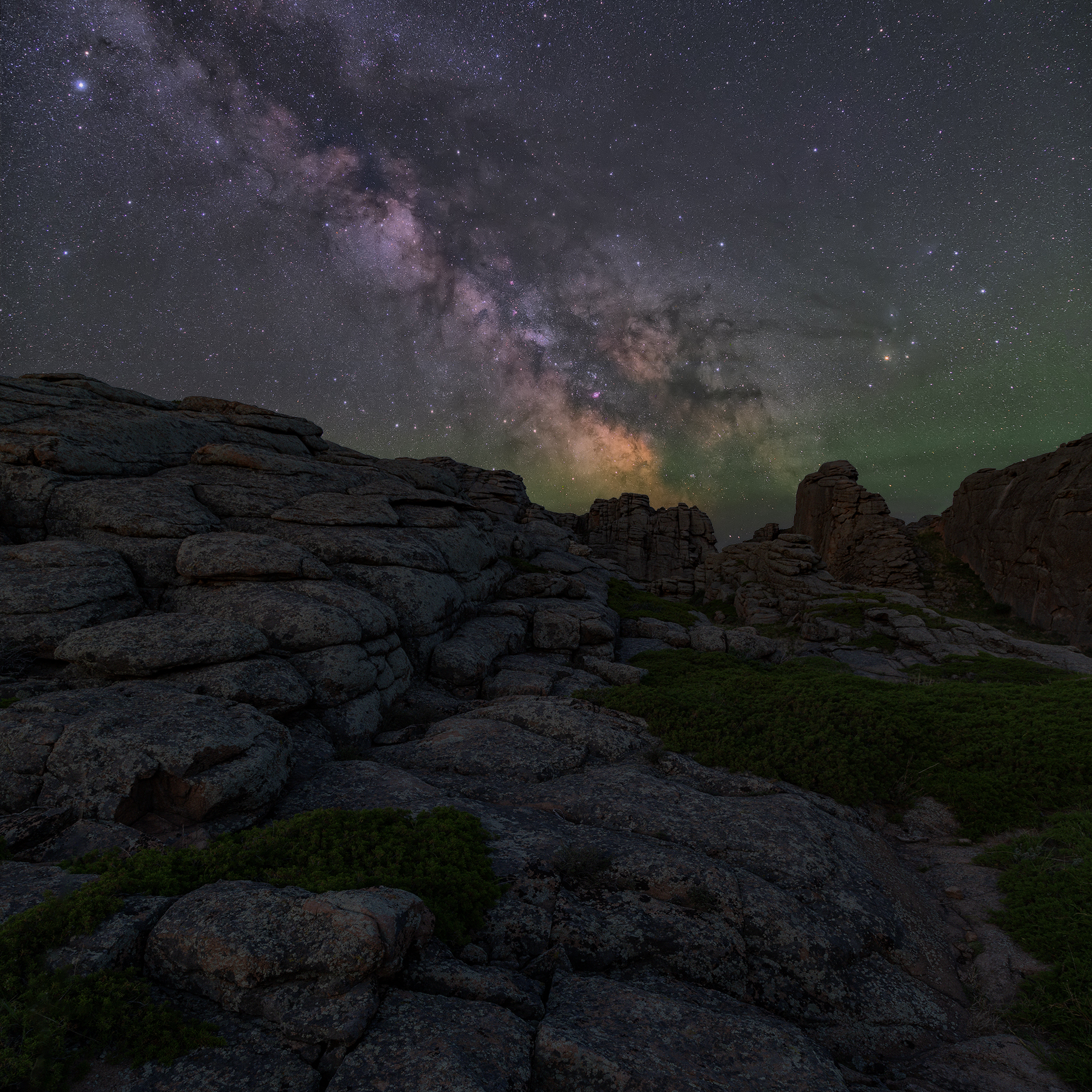 ночь, астрофото, млечный путь, горы, небо, звезды, МП, камень, трава, Евгений Бондарь