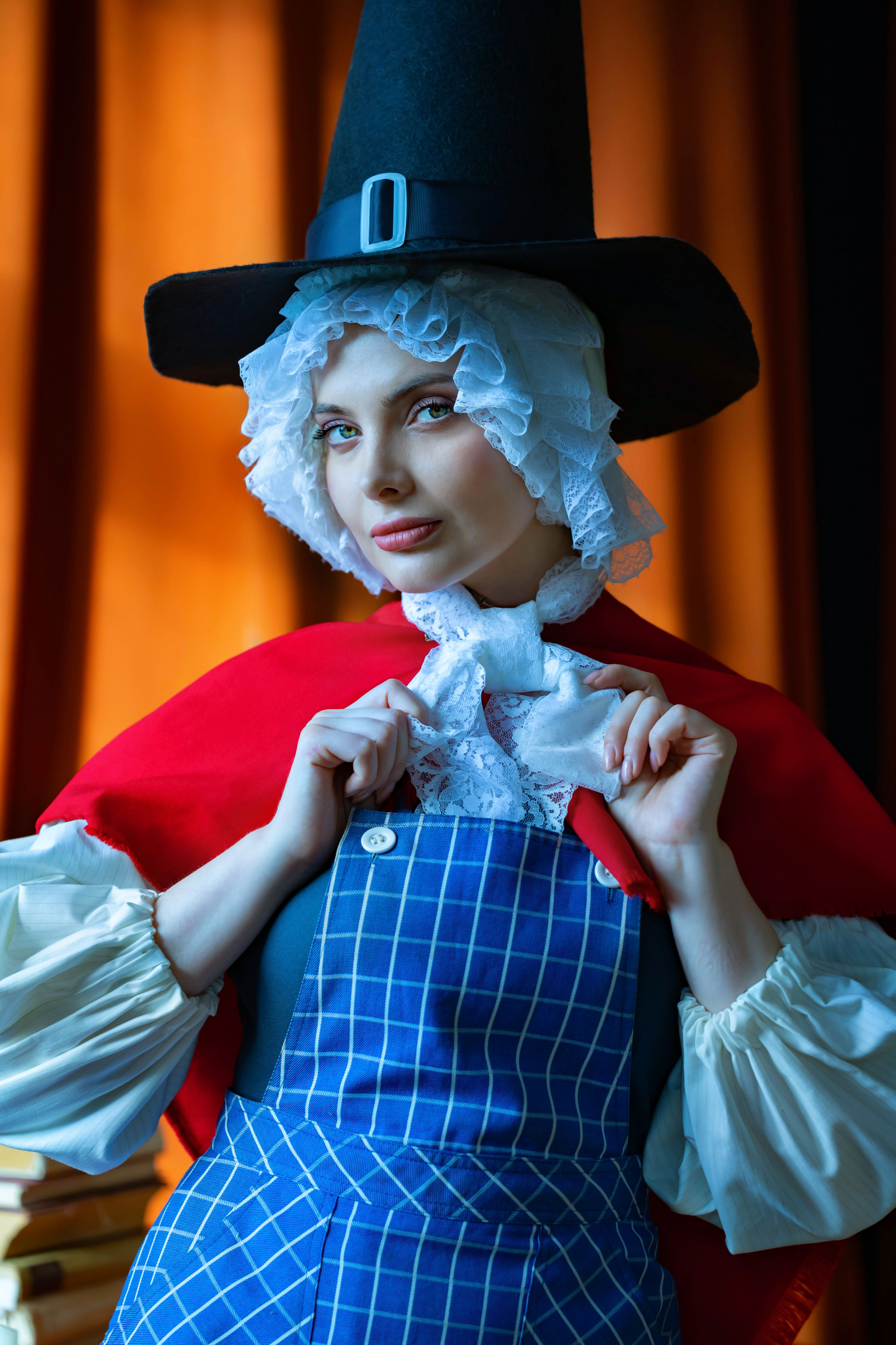 Девушка, солнечный день, студия, оранжевый занавес, Герцен Наталья