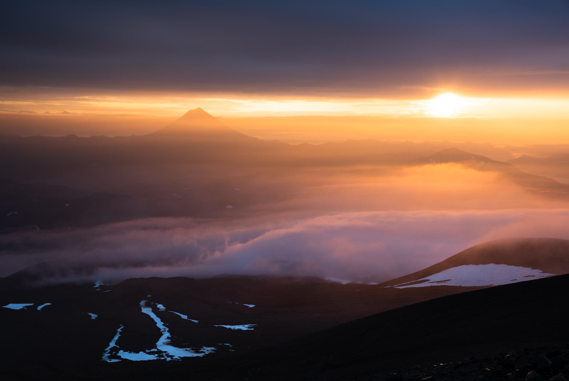 горы, вулкан, камчатка, рассвет, туман, mountains, volcano, kamchatka, sunrise, fog, Дмитрий