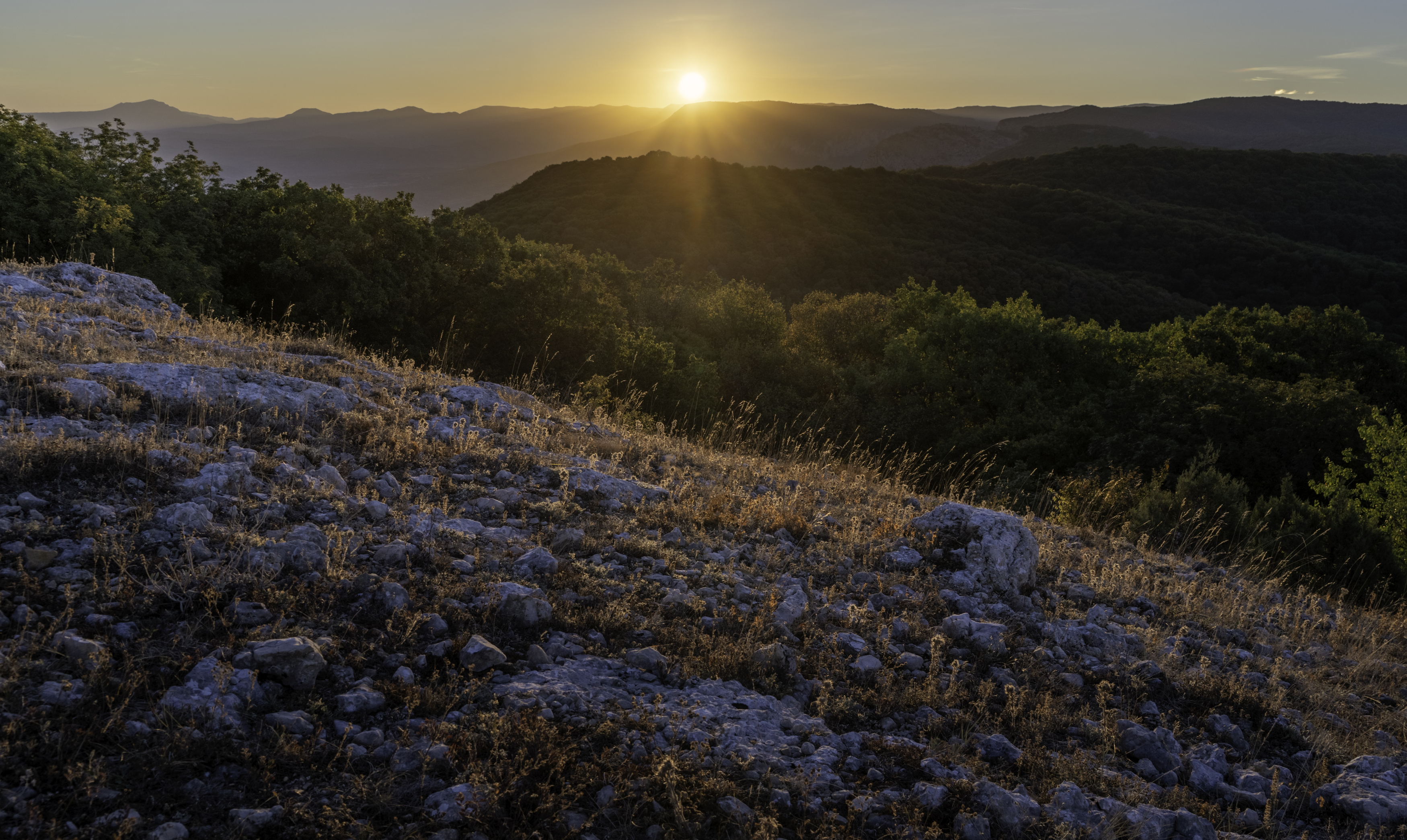 Россия, Крым, Бахчисарайский район, гора Бечку, Кабаний, Хамильский перевал, Бёчко-Кая, Бёчи, Бючюнде-хая, рассвет, Гаврилов Юрий