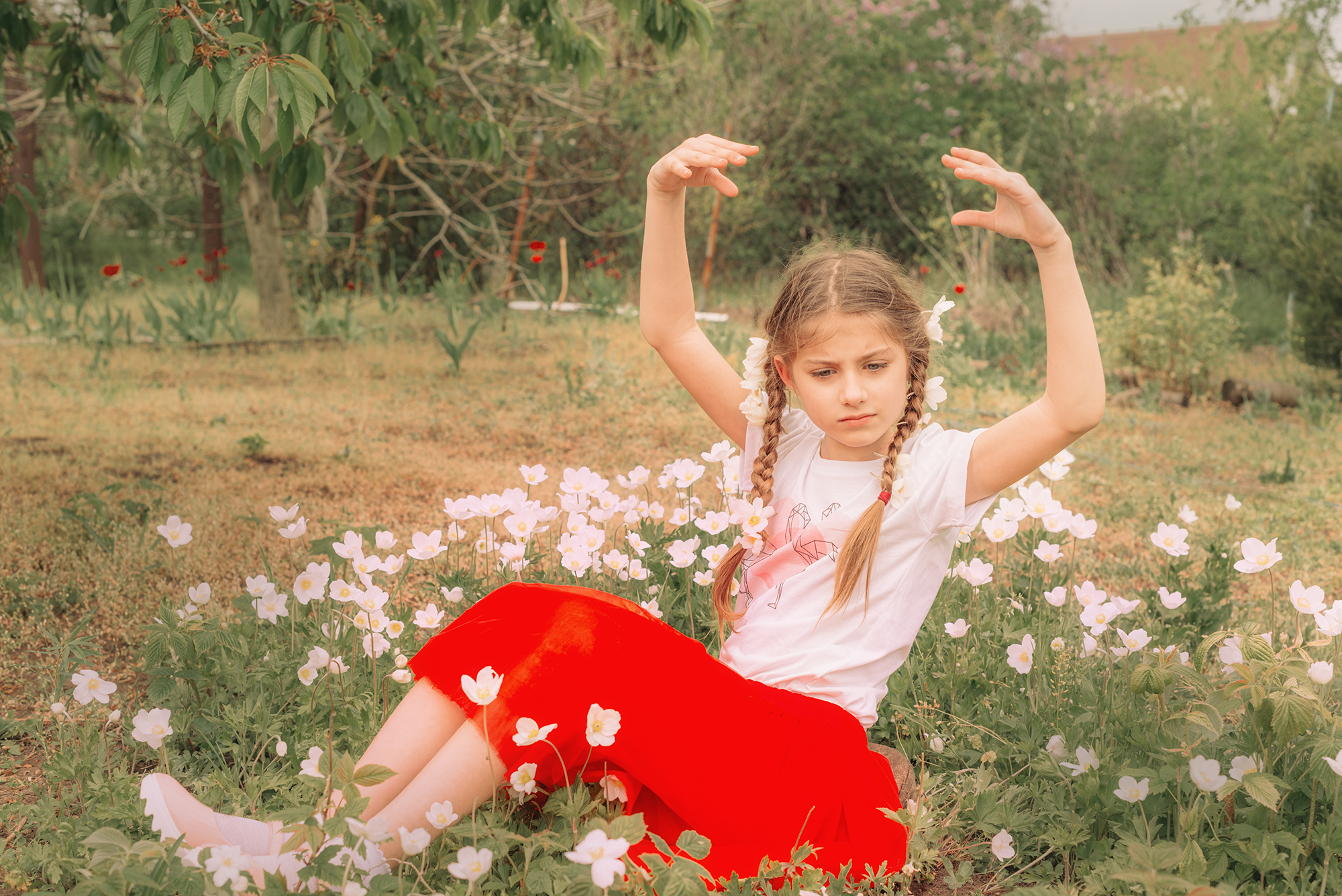 детский портрет весна белый цветок,  Мария