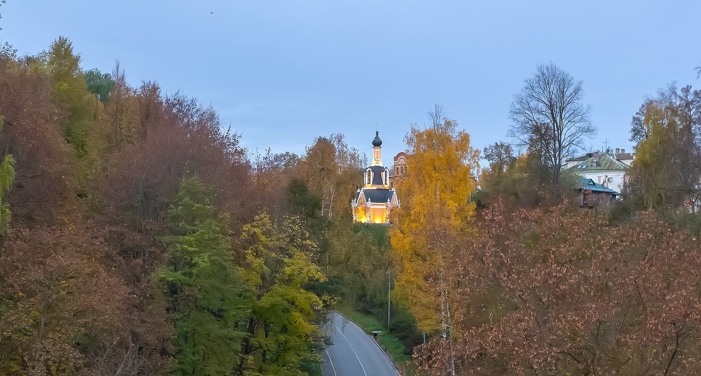 дорога, деревья, часовня, осень, утро, Широких Александр