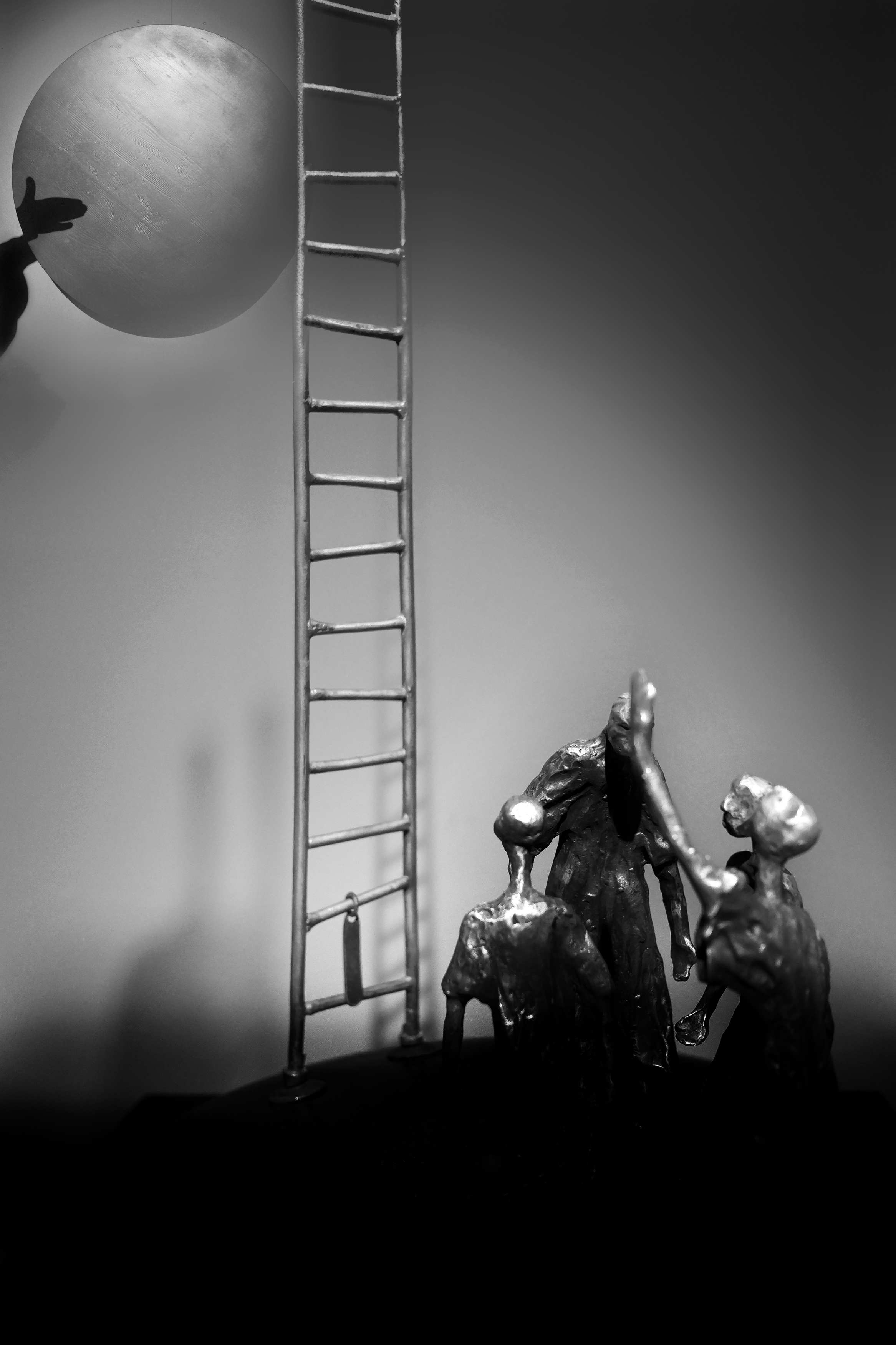 тьма, свет, обсуждение, разговор, лестница, Зорин Миша