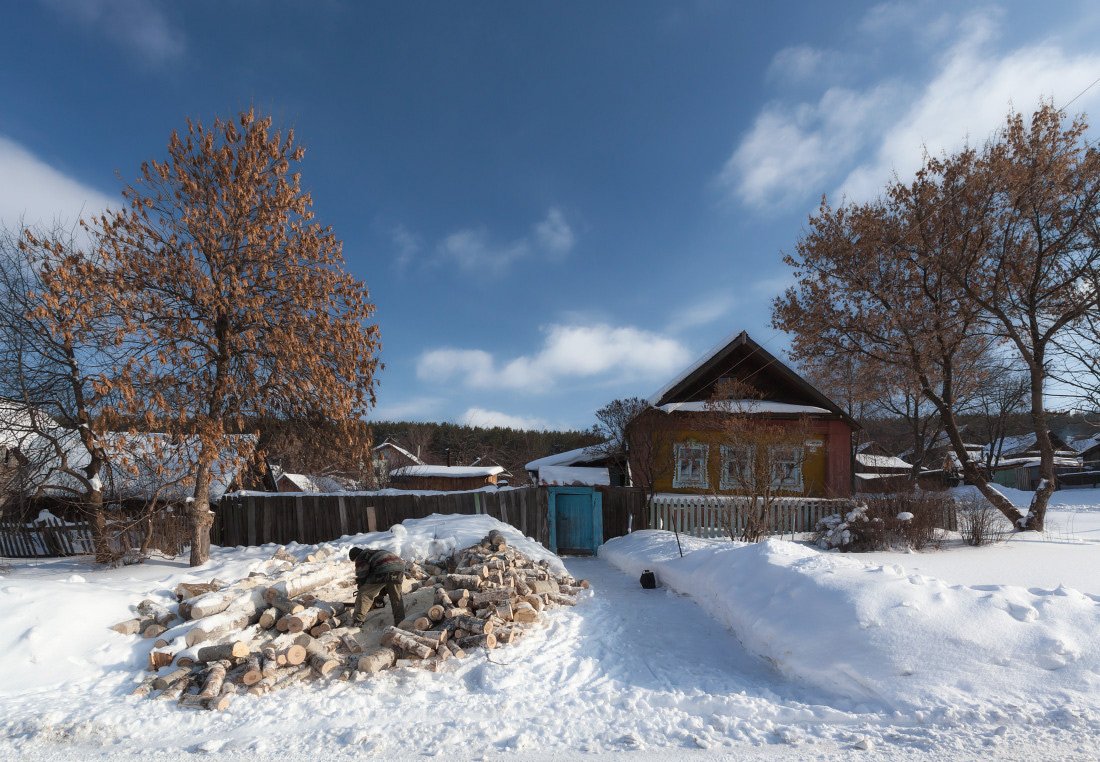 Избушка забор дрова деревья лес снег зима мороз , Георгий Машковцев