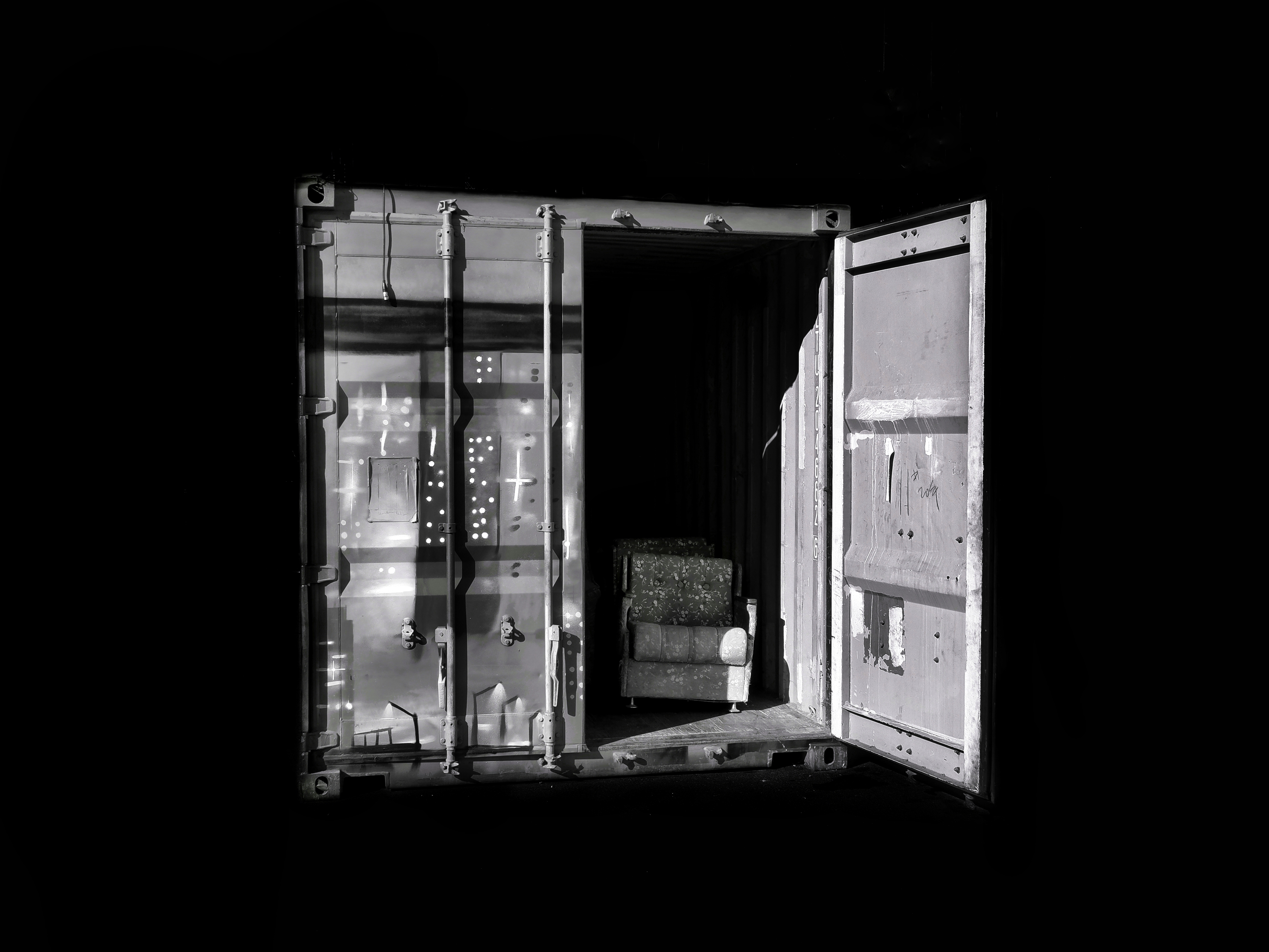 кресло, уют, беспокойство, дверь, контейнер, счастье, Зорин Миша