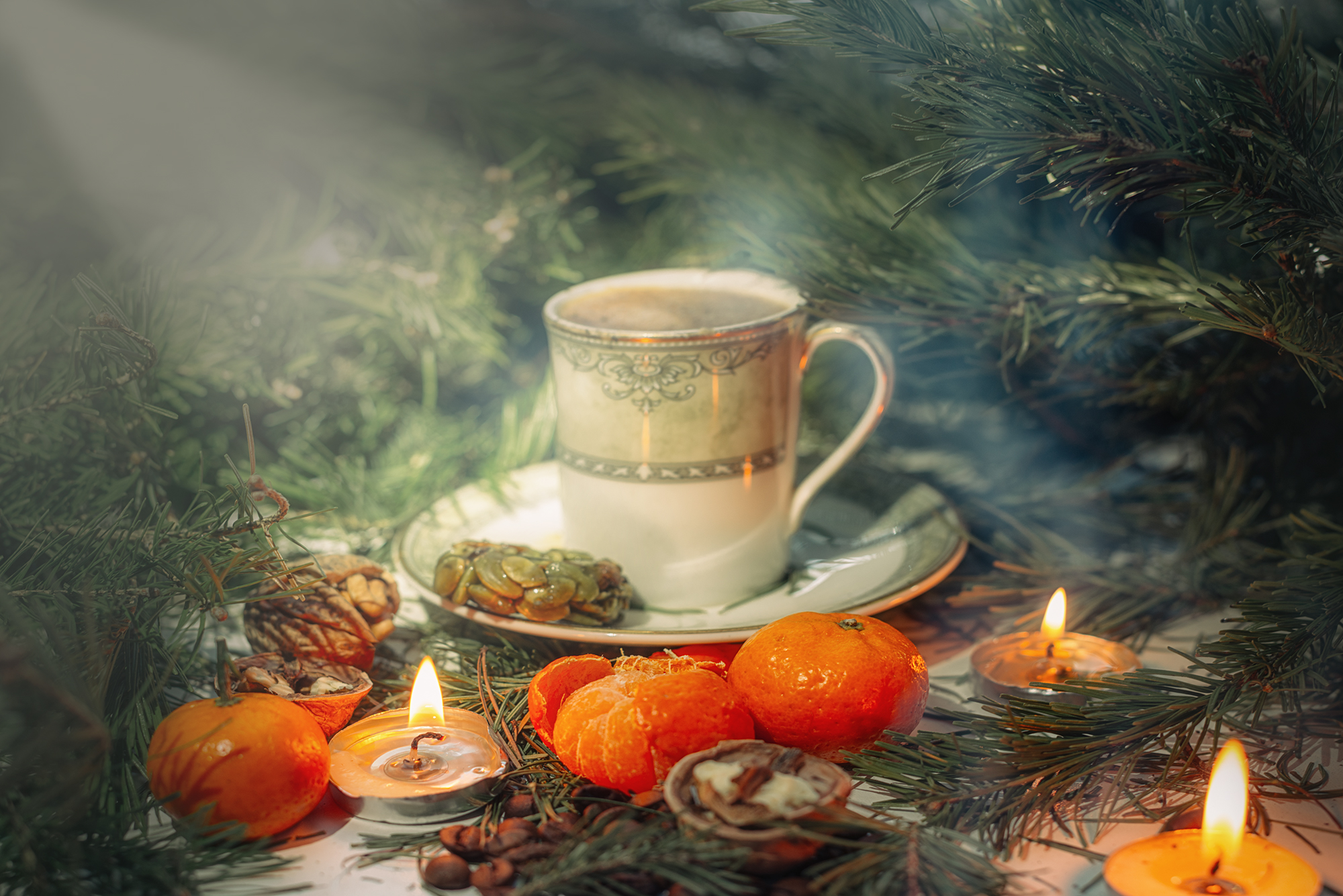 кофе ёлка новый год мандарины орехи свечи,  Мария