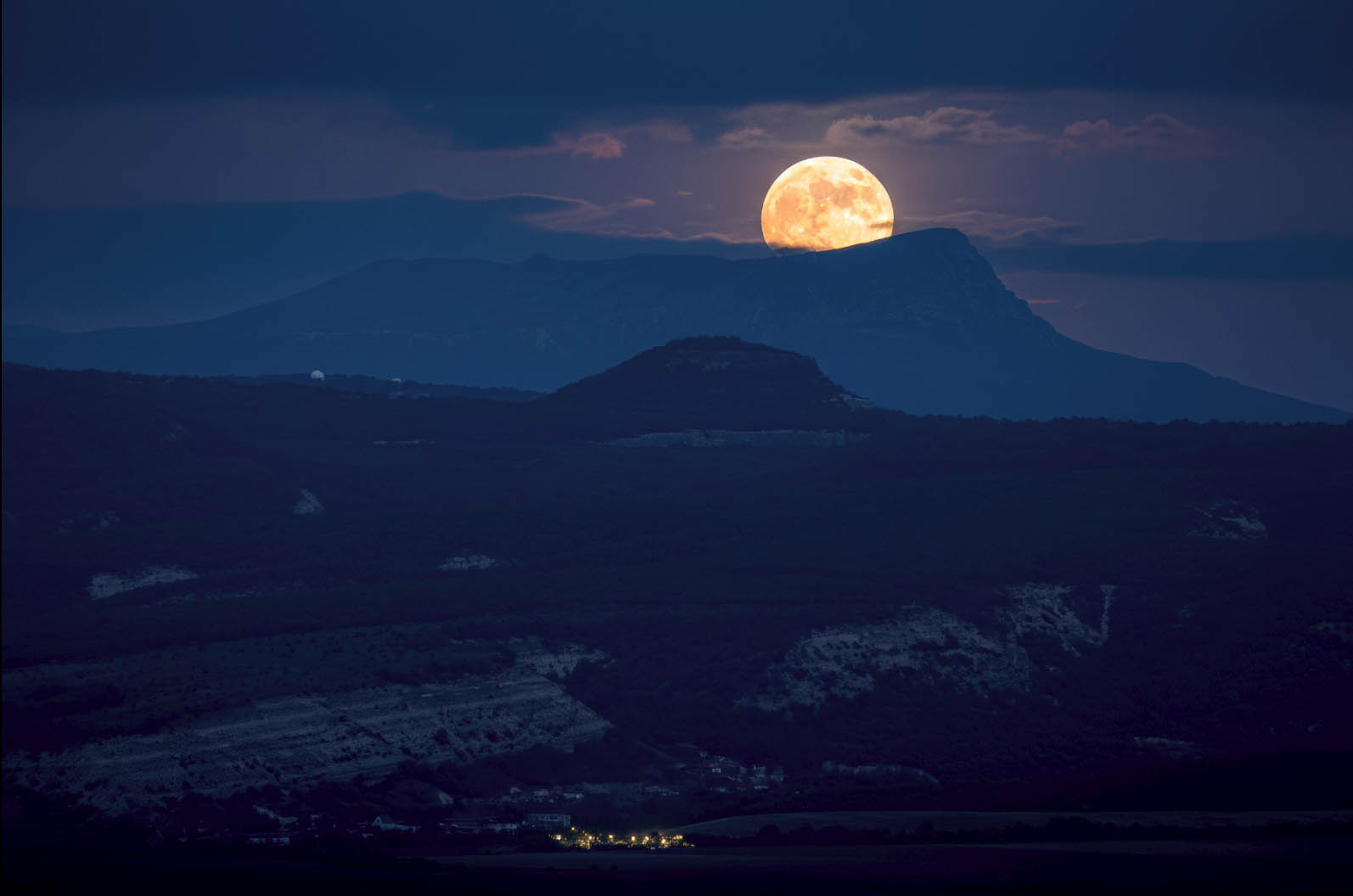 восход, луны, тепе-кермен, чатыр-даг, крым, ночь, облака, горы, лес, фонари., Пучков Алексей