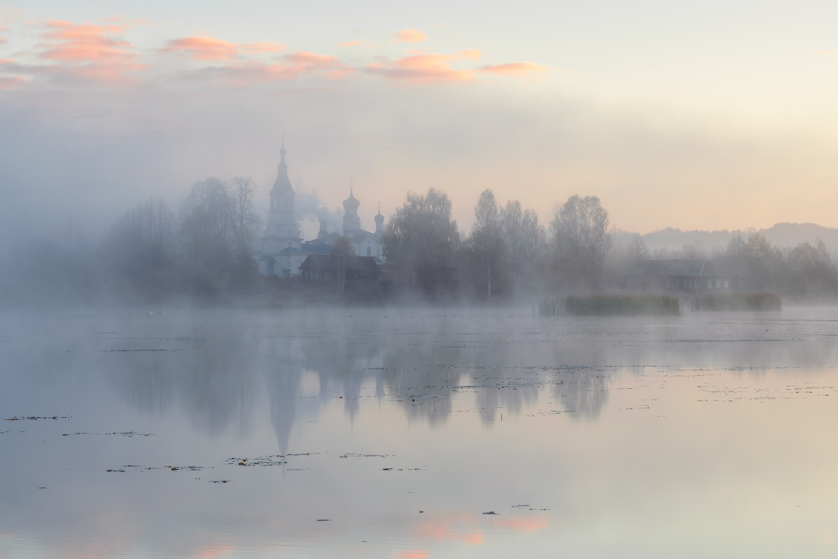 октябрь туман река лебеди церковь, Архипкин Александр