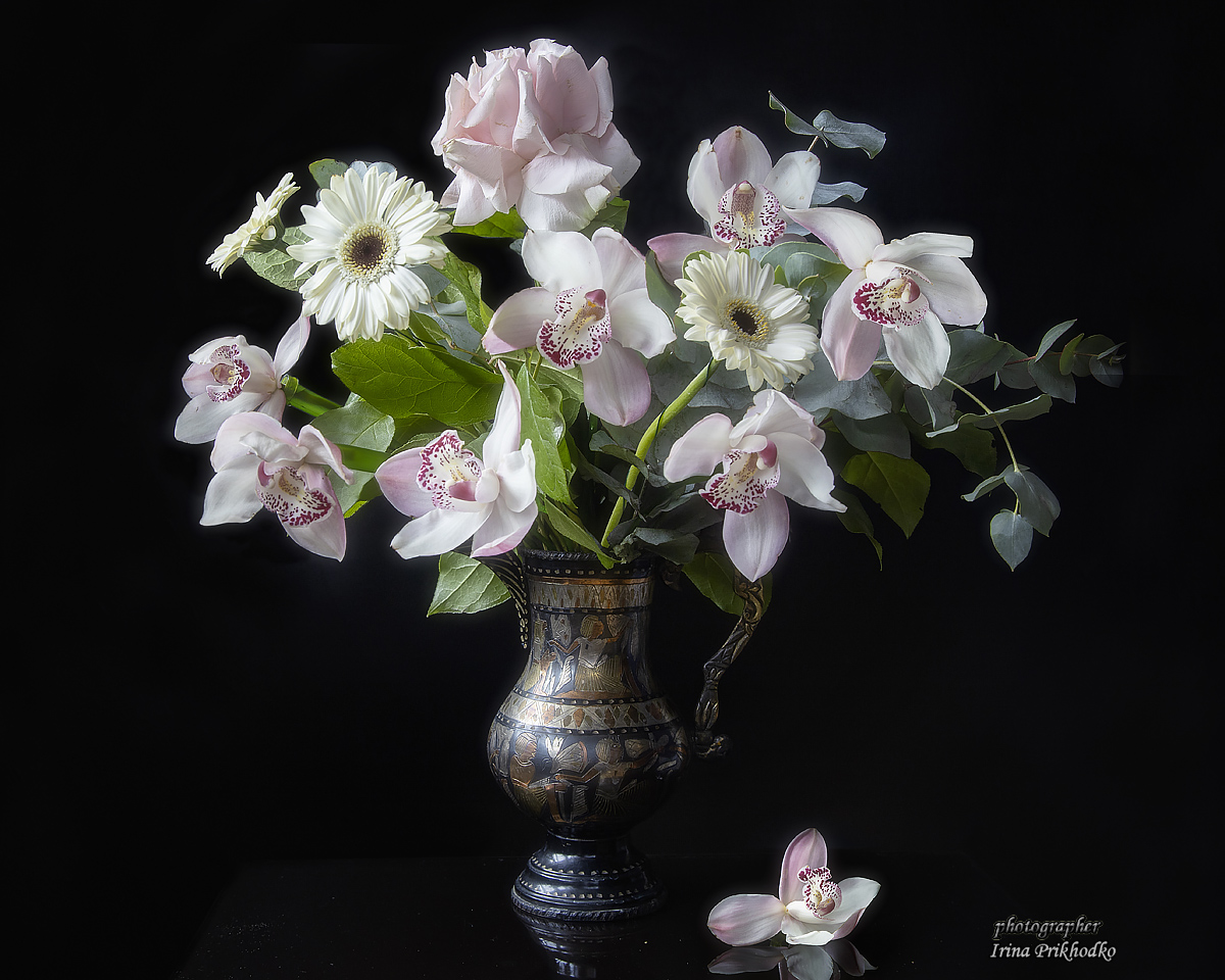 натюрморт, черный фон, букет, цветы, орхидеи, Приходько Ирина