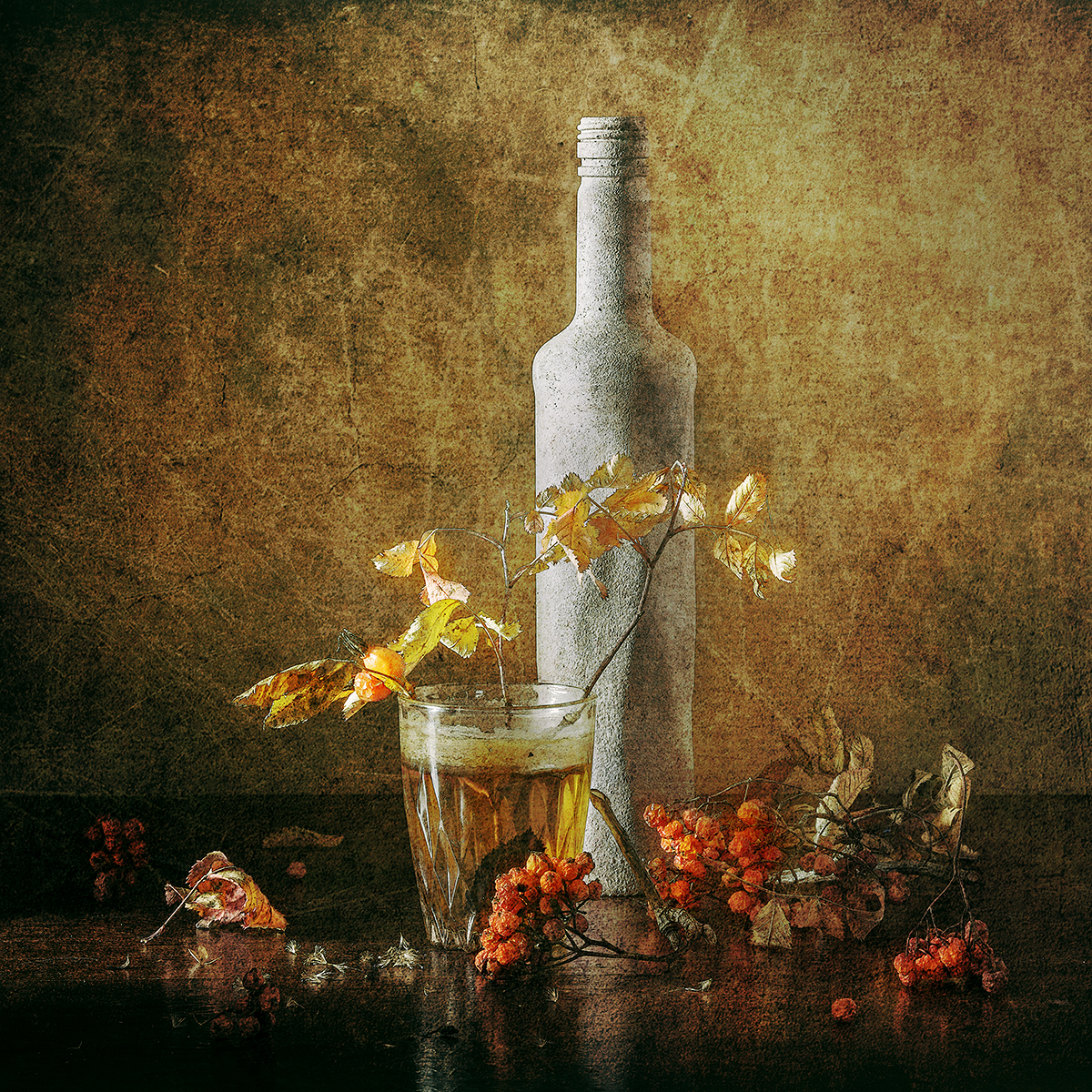 рябина, стакан, бутылка, ветка, листья, осень, Алексей Бычков