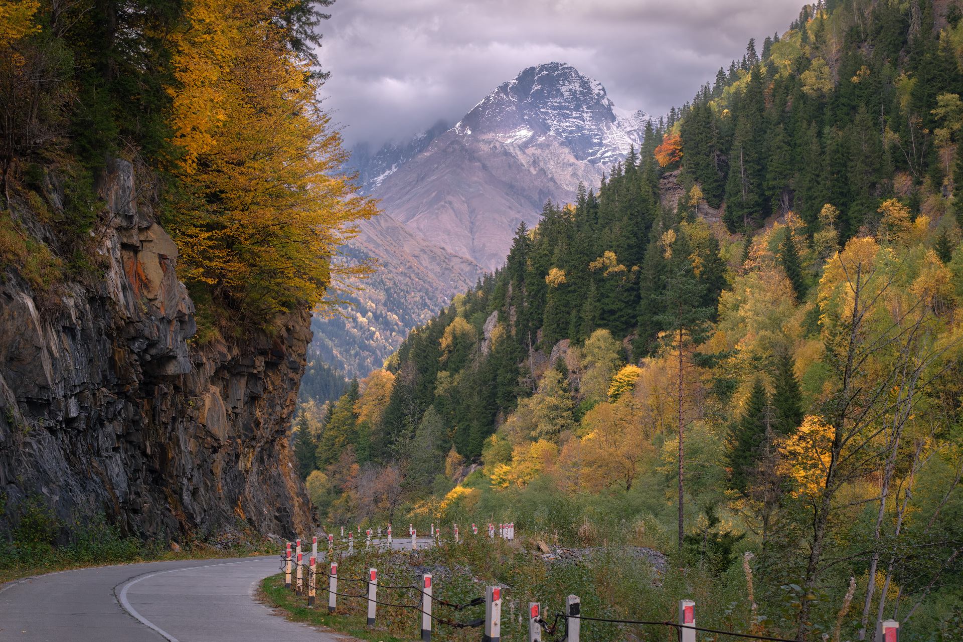 racha, lechkhumi, road, fall, autumn, forest, trees, yellow, mountains, rocks, clouds, sky, nature, landscape, scenery, travel, outdoors, georgia, sakartvelo, chizh, Чиж Андрей