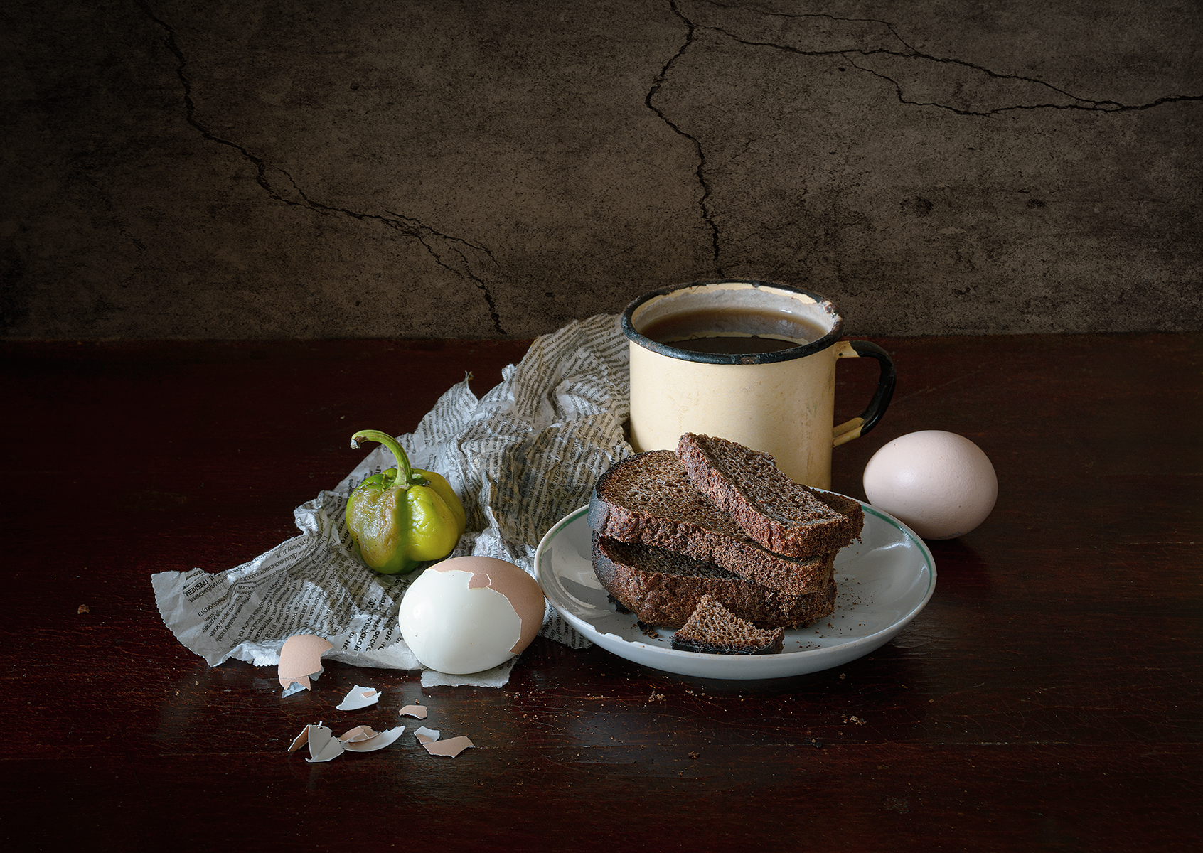хлеб, яйцо, кружка, перец, чай, газета, Алексей Бычков