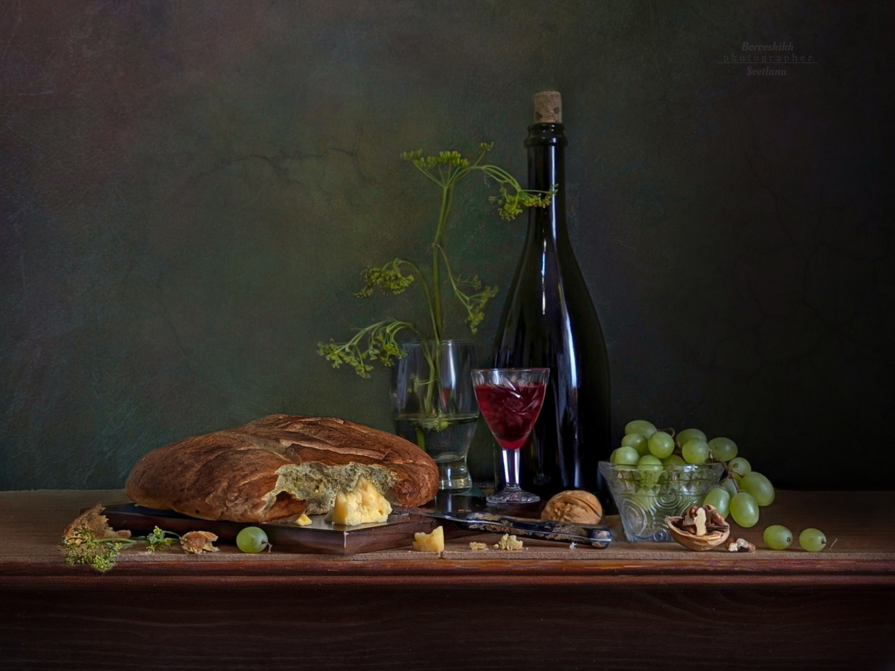 натюрморт, art_photo, хлеб, сыр, вино, food_photo, darkphoto, авторскоефото, светланаборовских, фото у окна, фото на телефон, Светлана Боровских