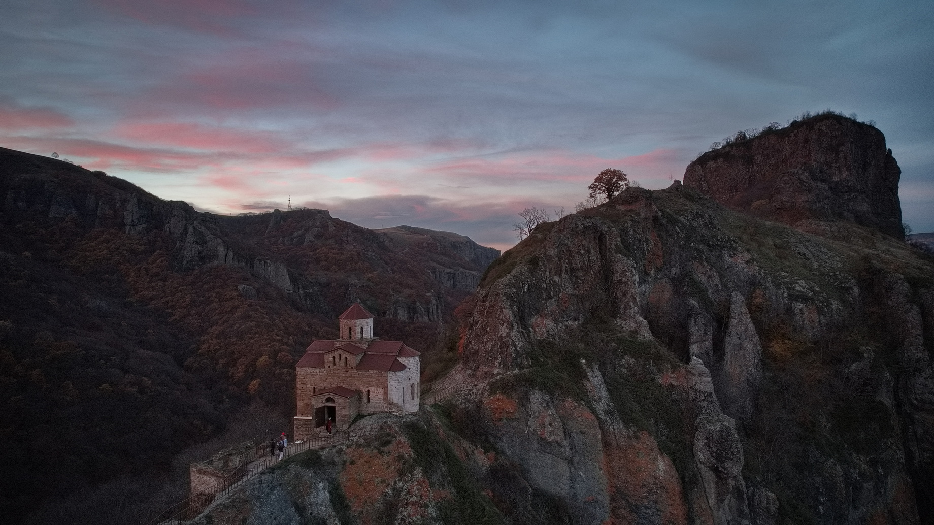 шоана, храм, церковь, монастырь, шоанинский храм, гора, карачаево-черкесия, скалы, небо, закат, Арсен Алабердов